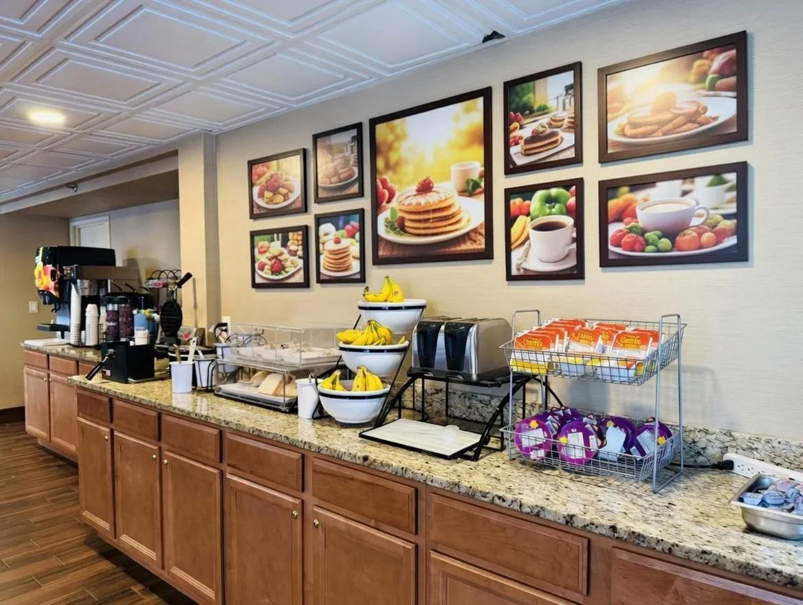 Breakfast in Wingate by Wyndham Utica