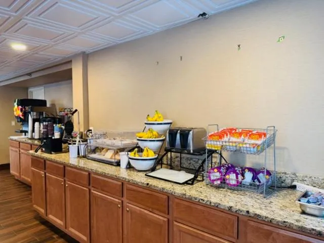 Breakfast in Wingate by Wyndham Utica