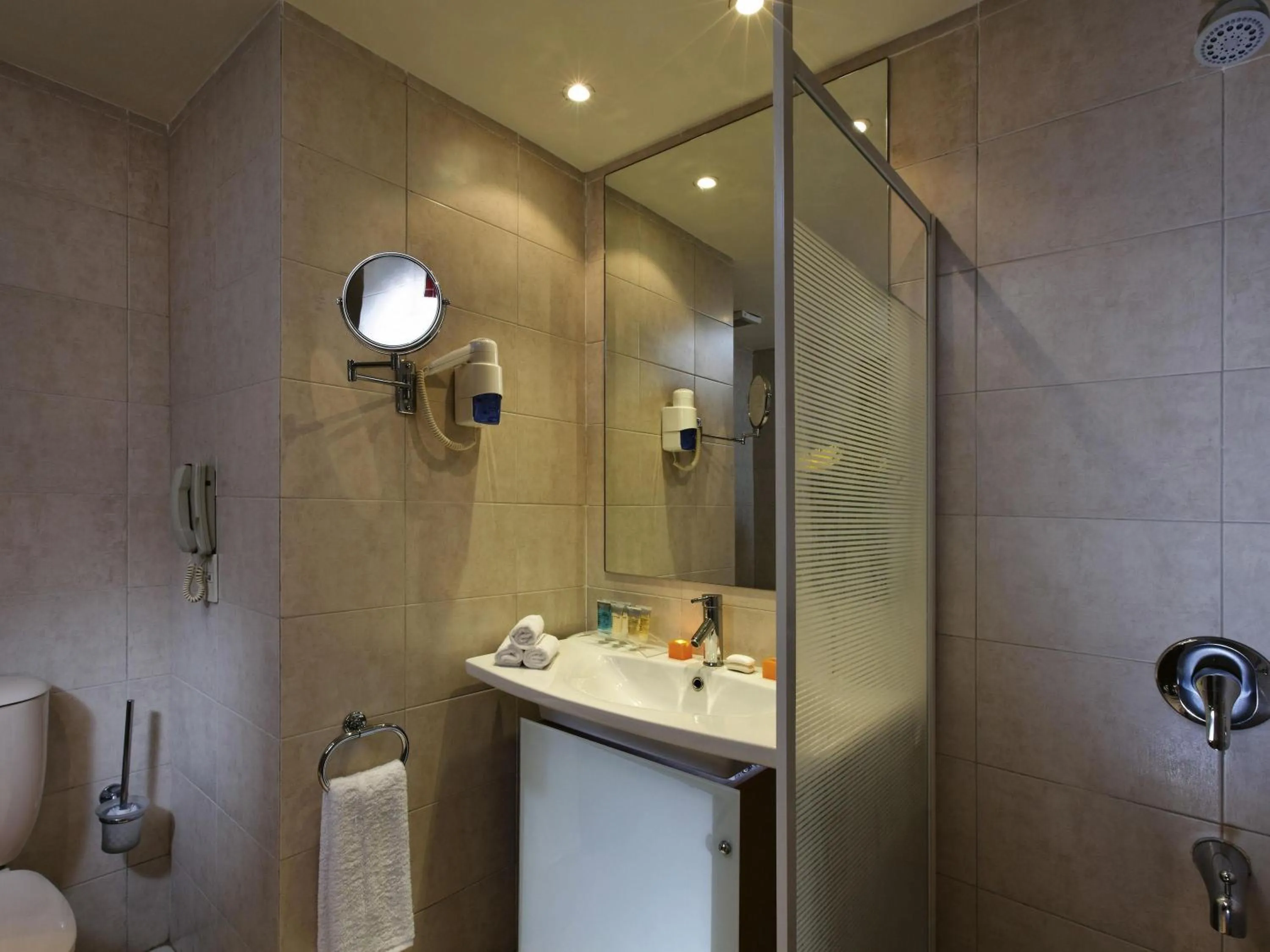 Shower in Mövenpick Resort El Sokhna