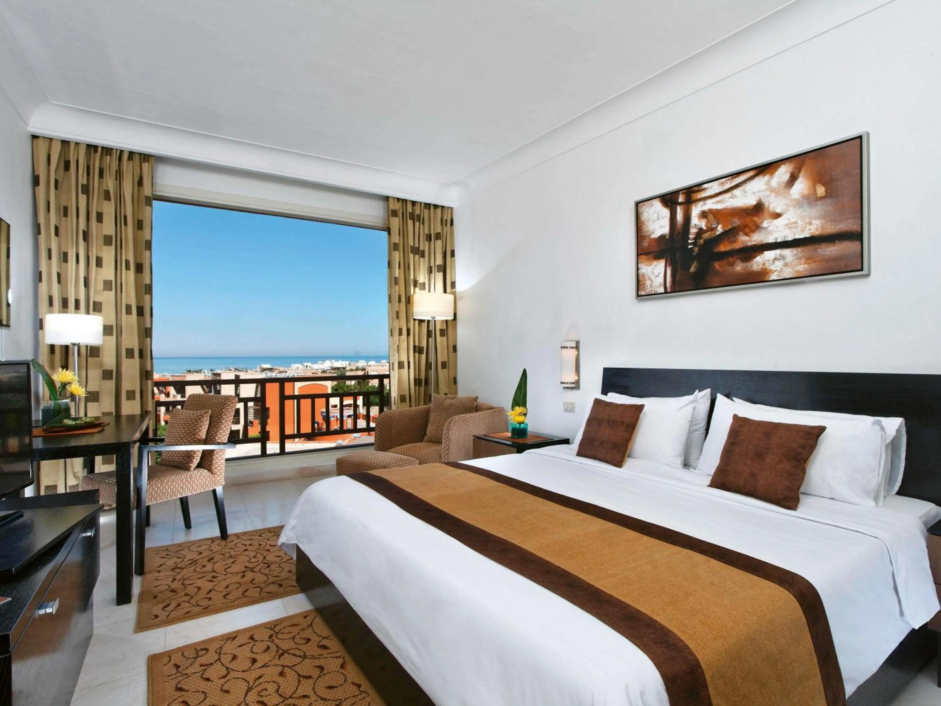 Bed in Mövenpick Resort El Sokhna