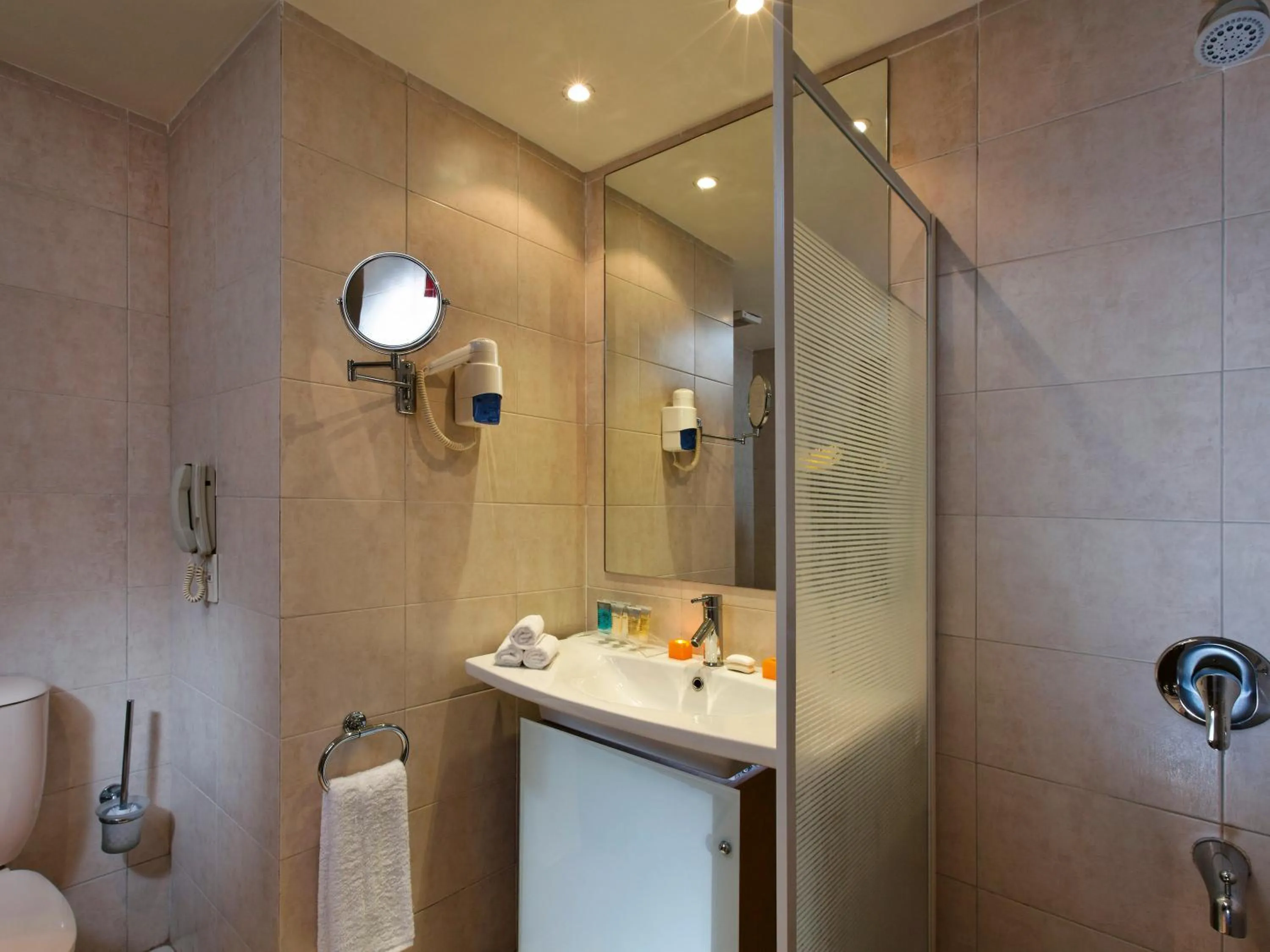 Shower in Mövenpick Resort El Sokhna