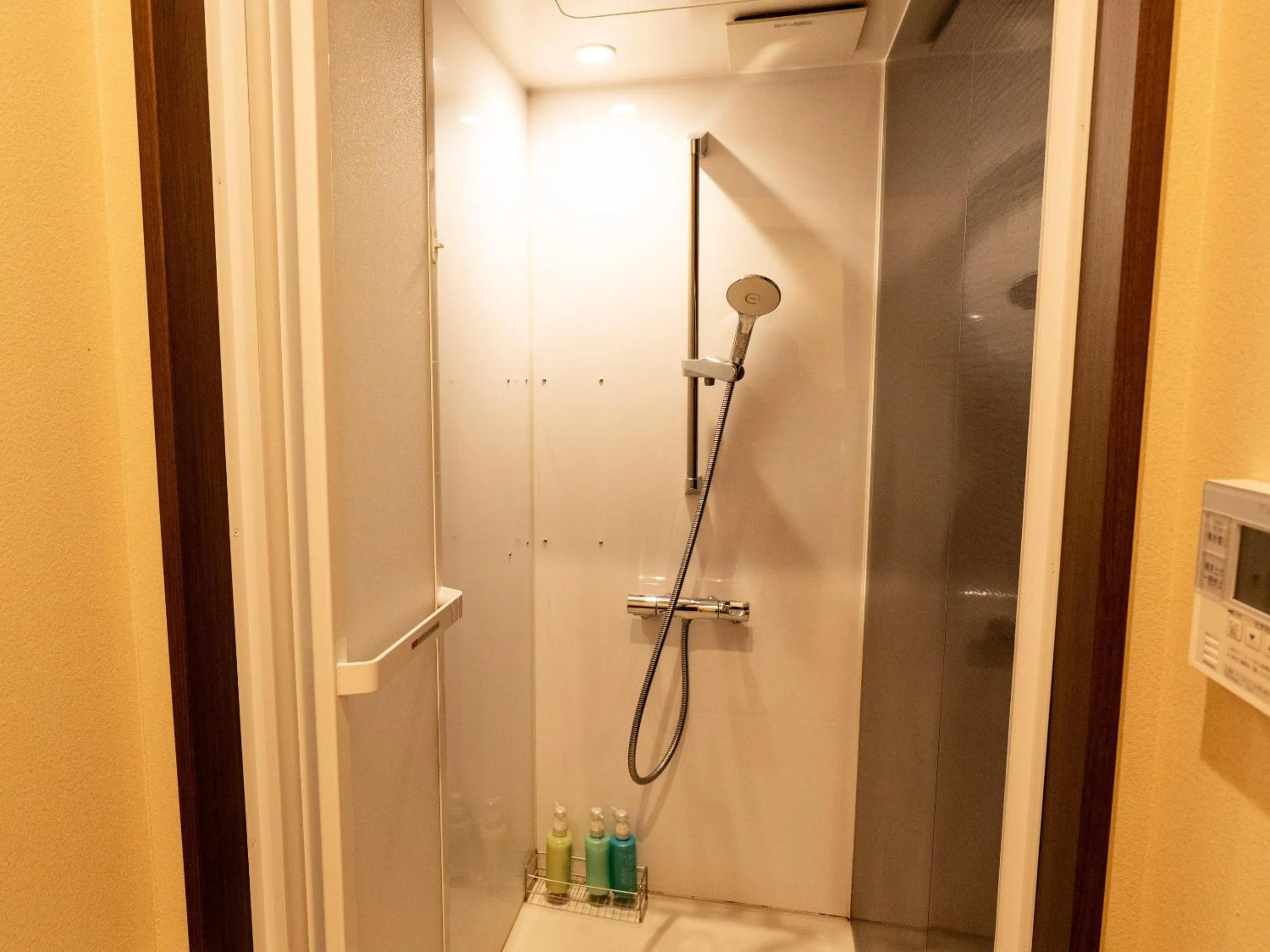 Shower in HOTEL PAiKAJi