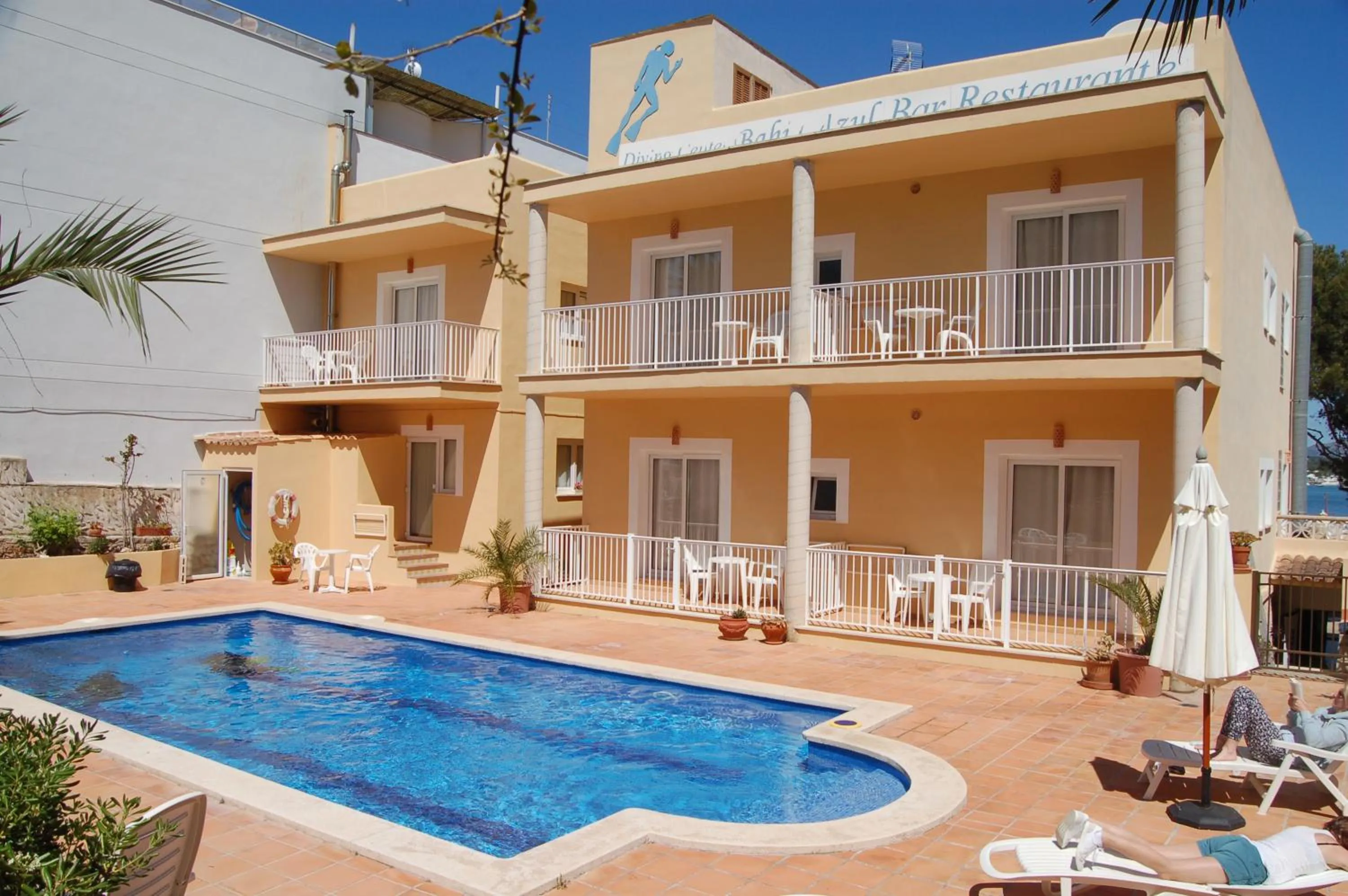 Swimming pool in Hostal Bahía Azul