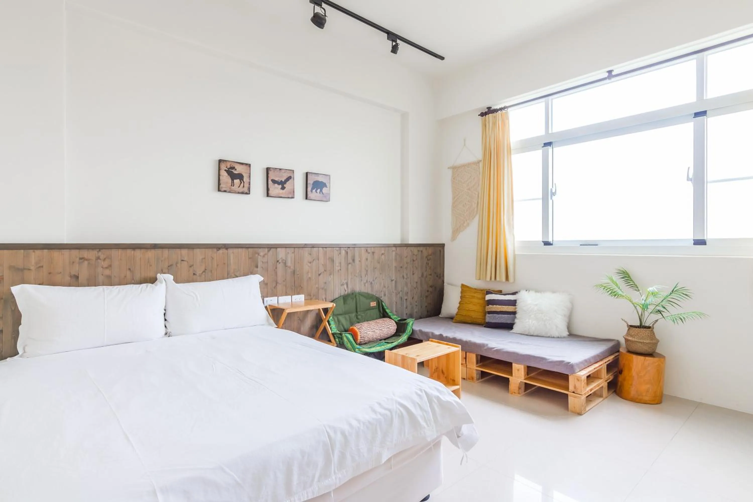 Decorative detail, Bed in Cozy Green Guesthouse