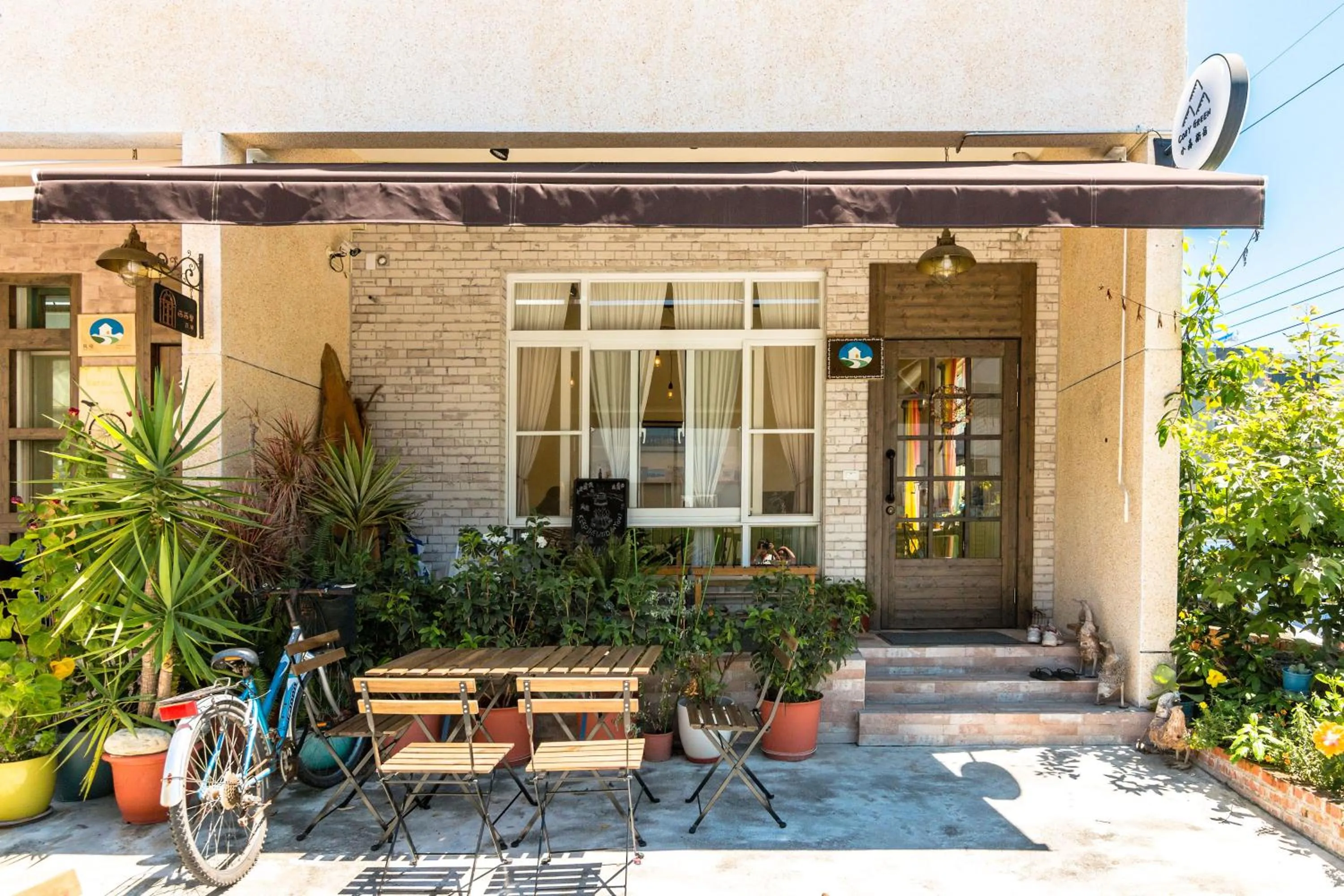 Facade/entrance in Cozy Green Guesthouse
