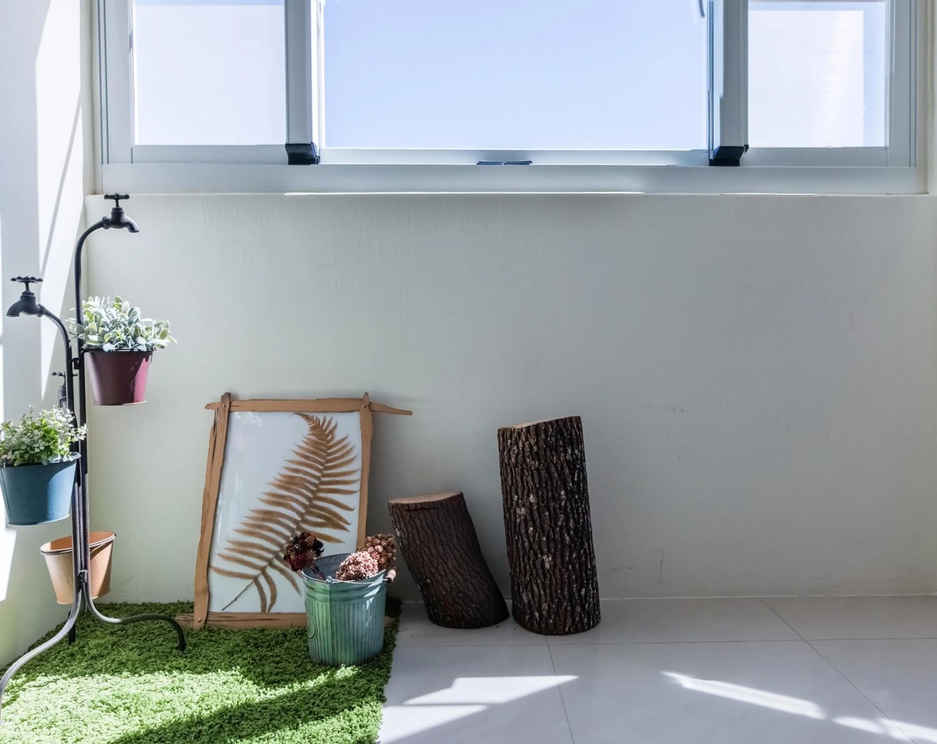 Decorative detail in Cozy Green Guesthouse