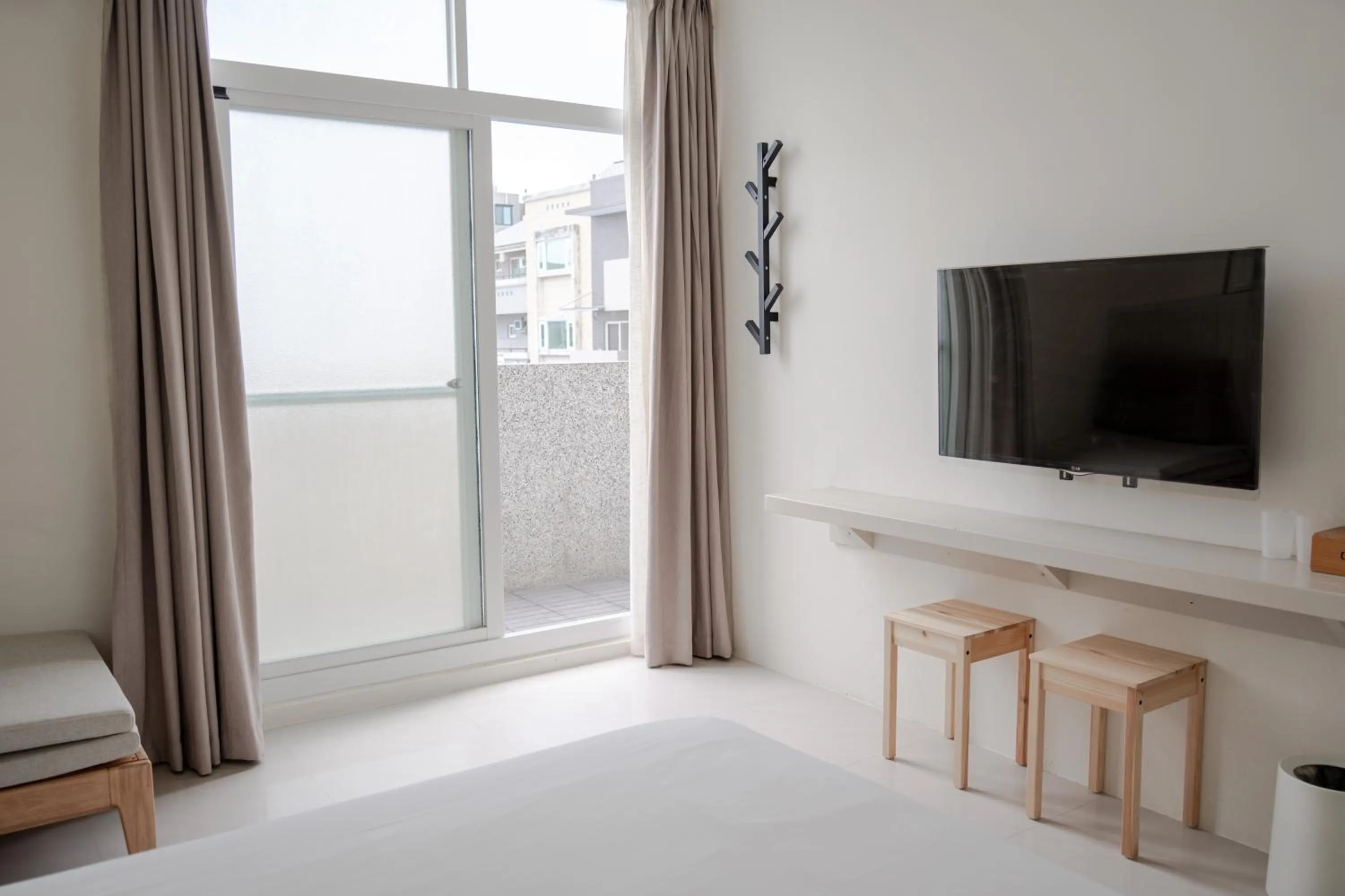 TV and multimedia, Bed in Cozy Green Guesthouse