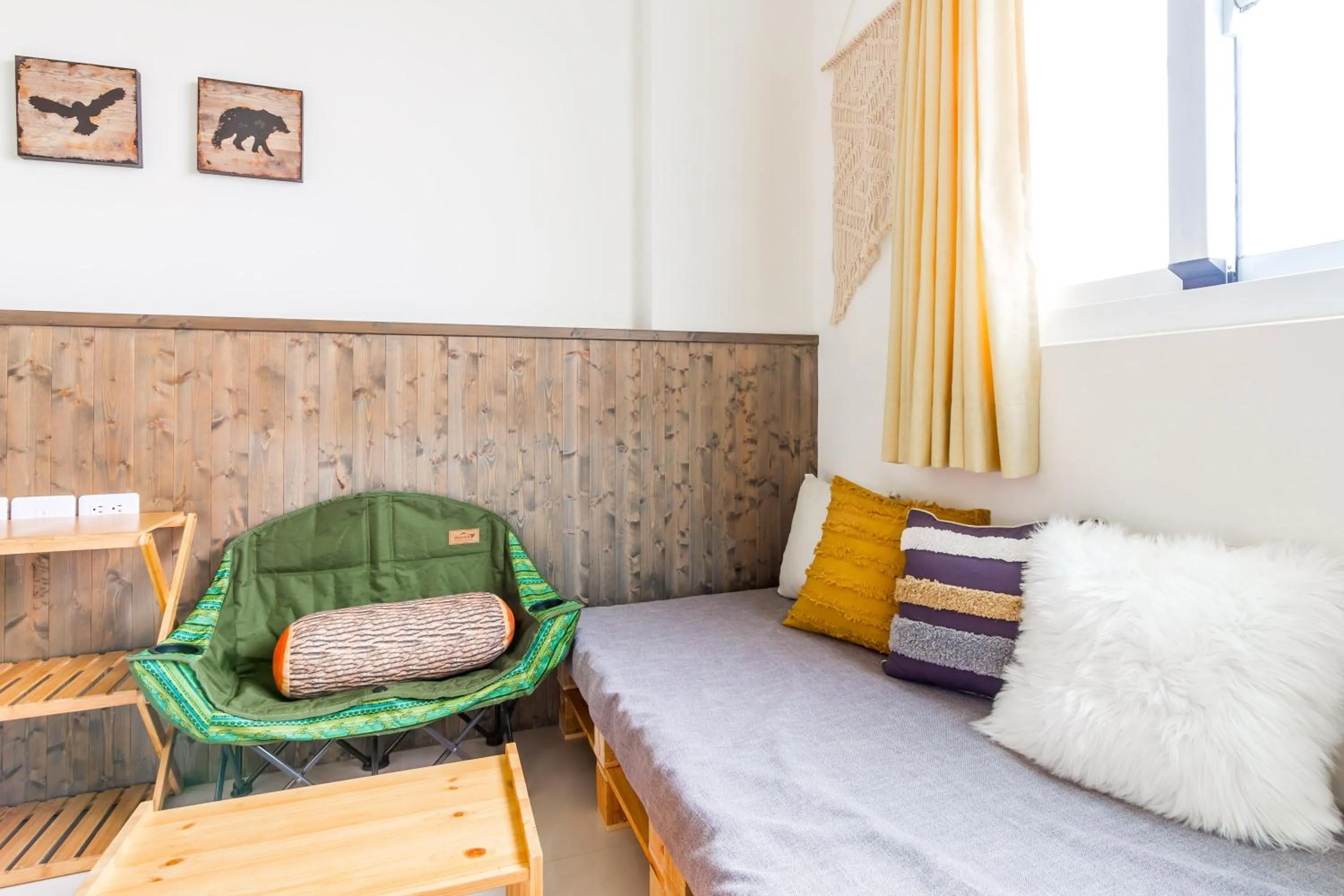 Decorative detail, Bed in Cozy Green Guesthouse