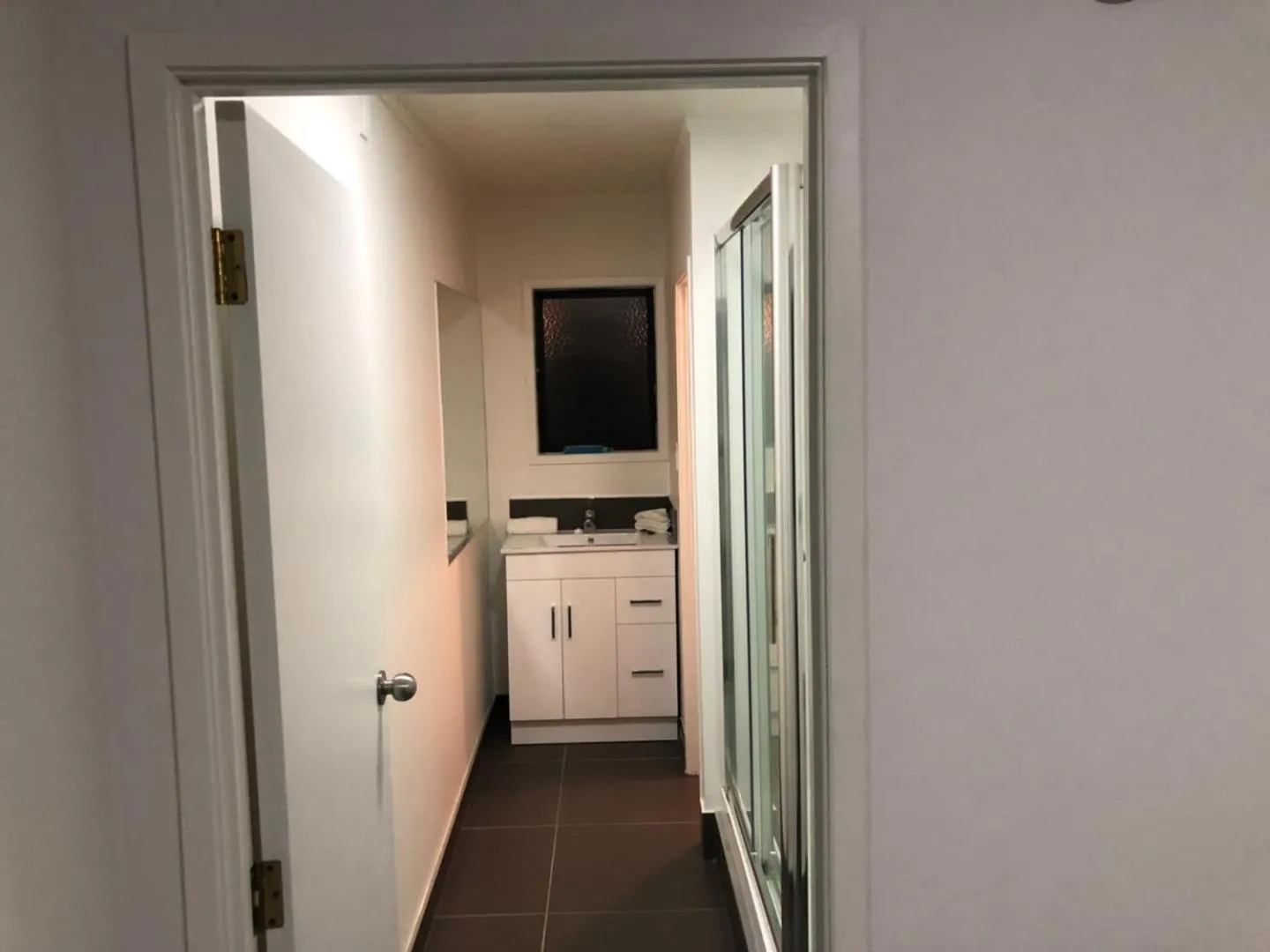 Bathroom in Grosvenor Motel