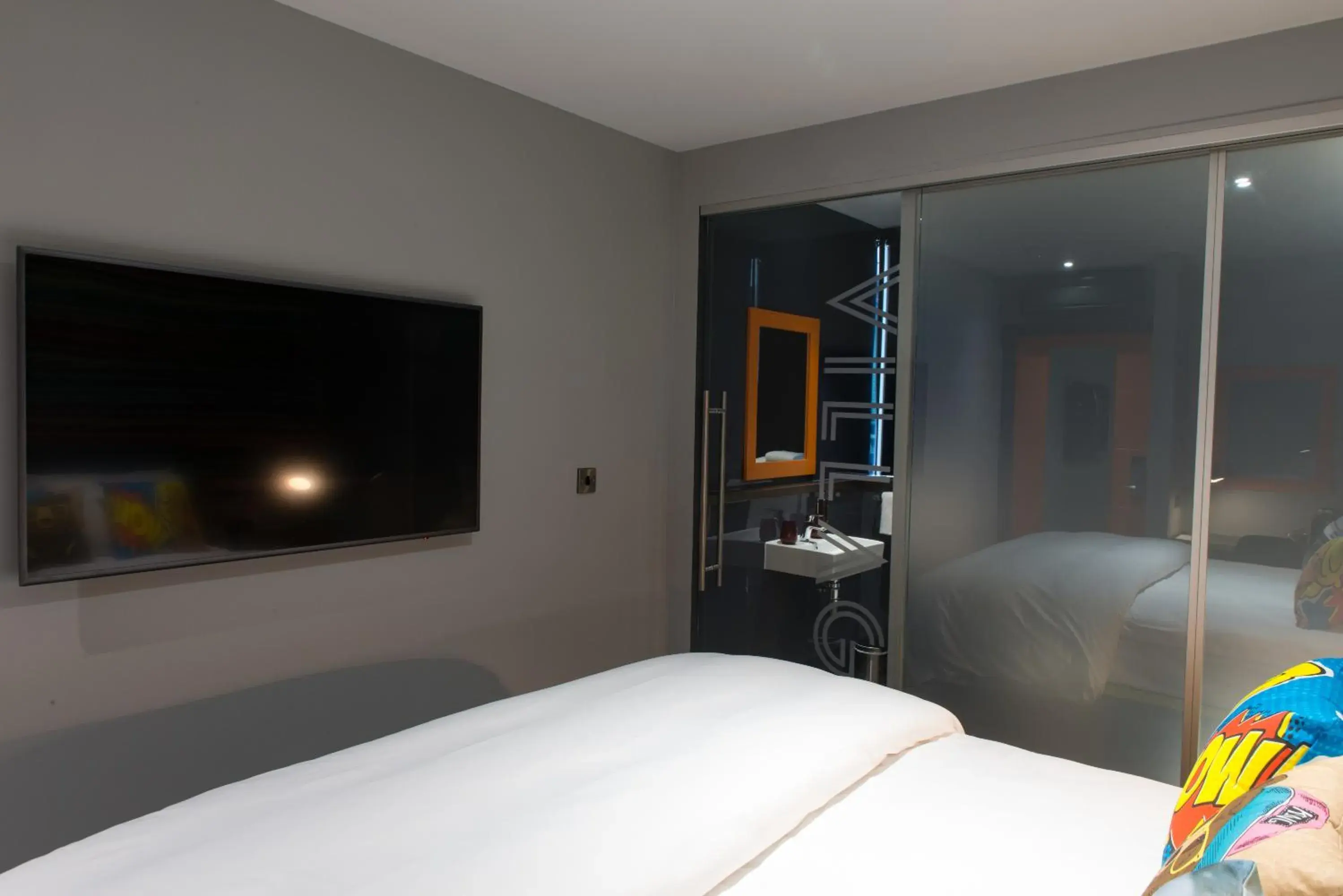 Club Room (FREE GYM & POOL ACCESS) in Village Hotel Portsmouth Club Room (FREE GYM & POOL ACCESS) in Village Hotel Portsmouth