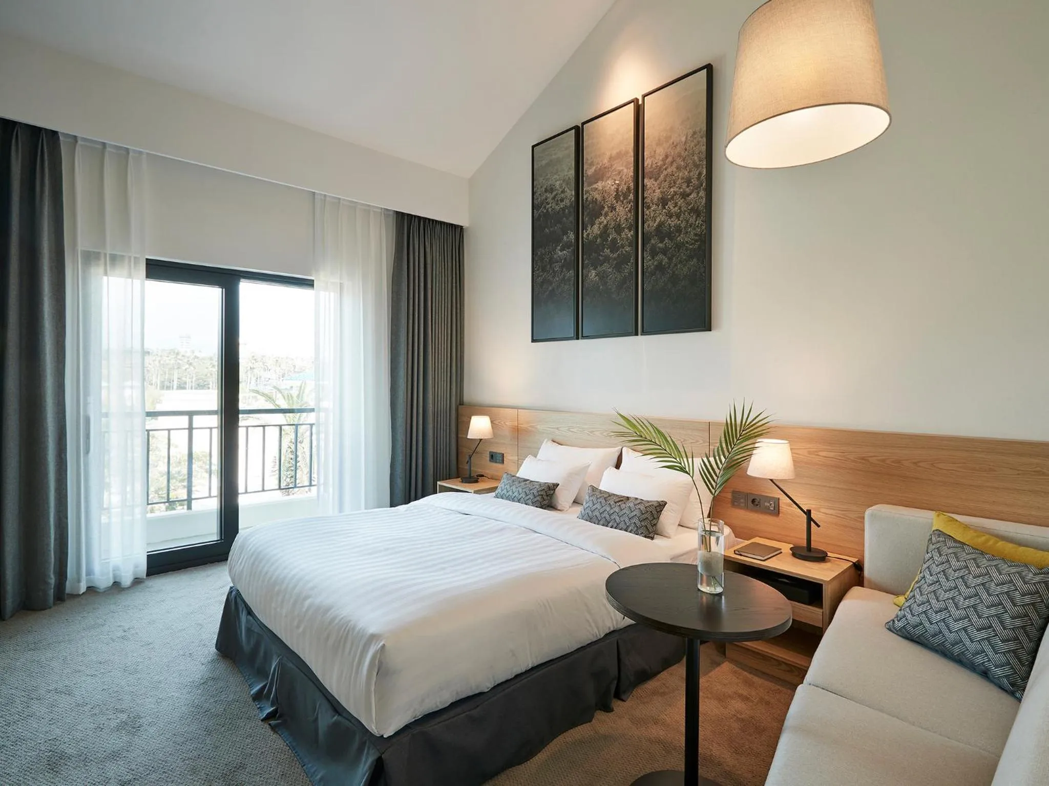 Bed in The Suites Hotel Jeju