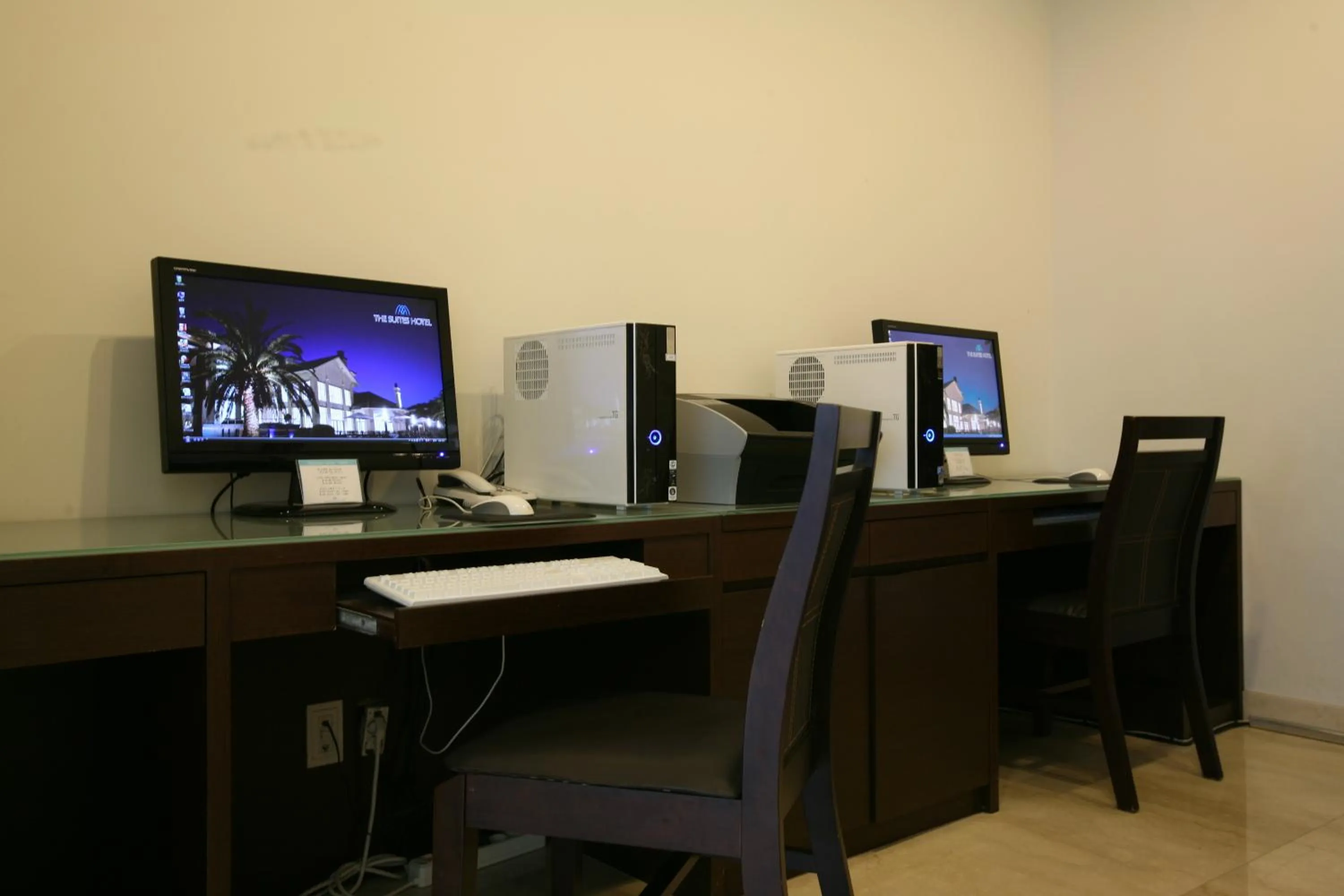 Business facilities in The Suites Hotel Jeju