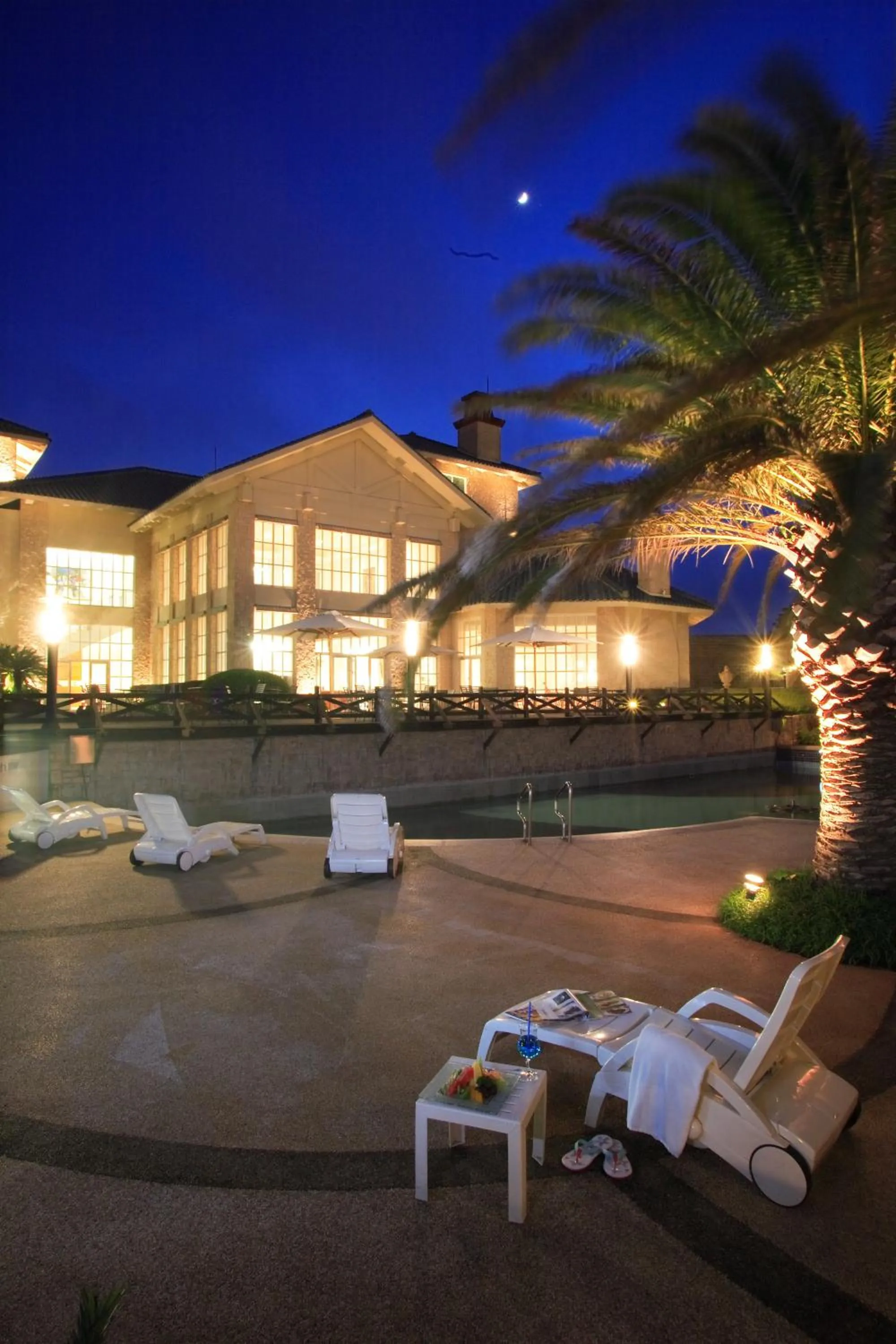 Facade/entrance in The Suites Hotel Jeju