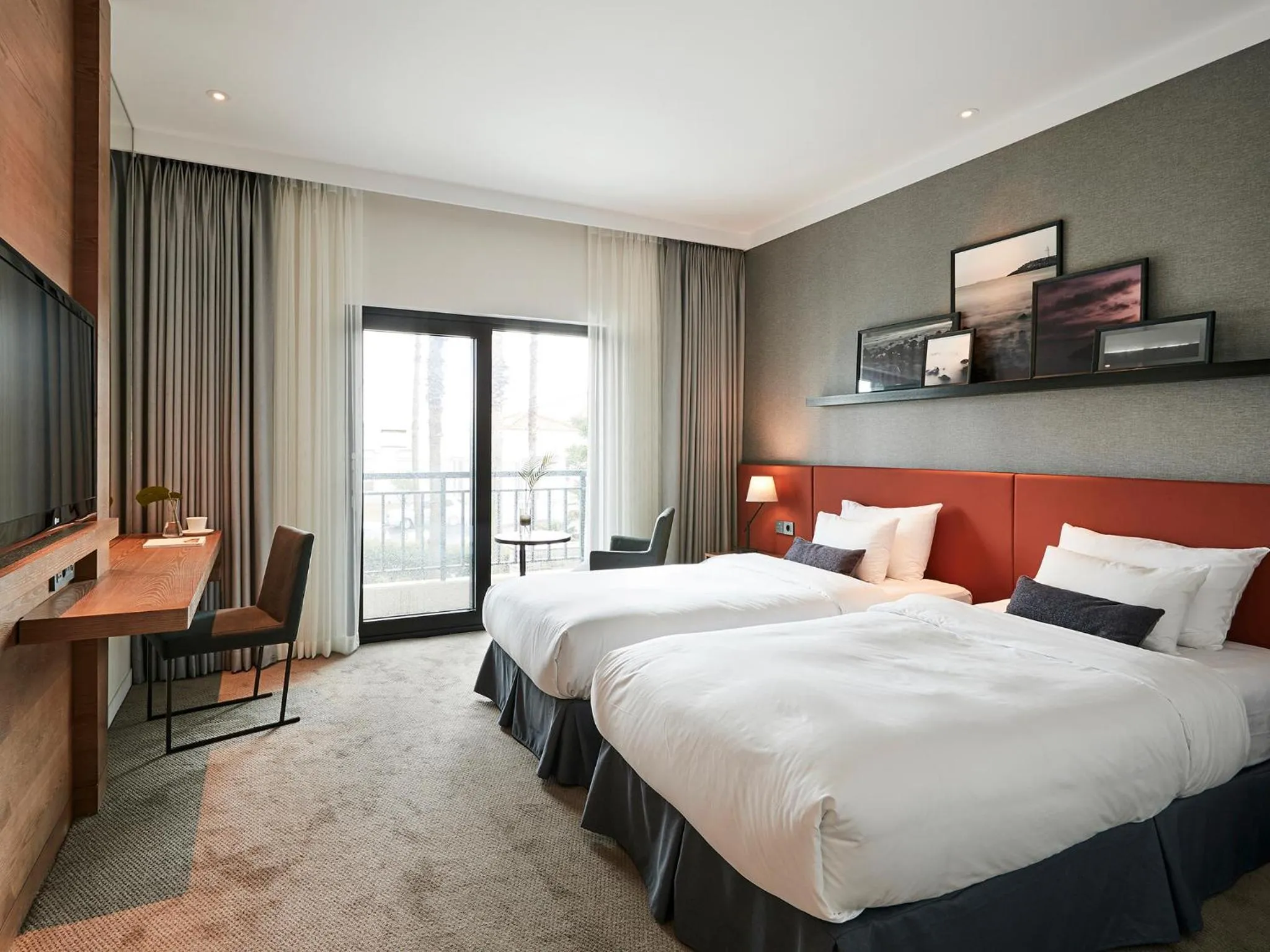 Bed in The Suites Hotel Jeju