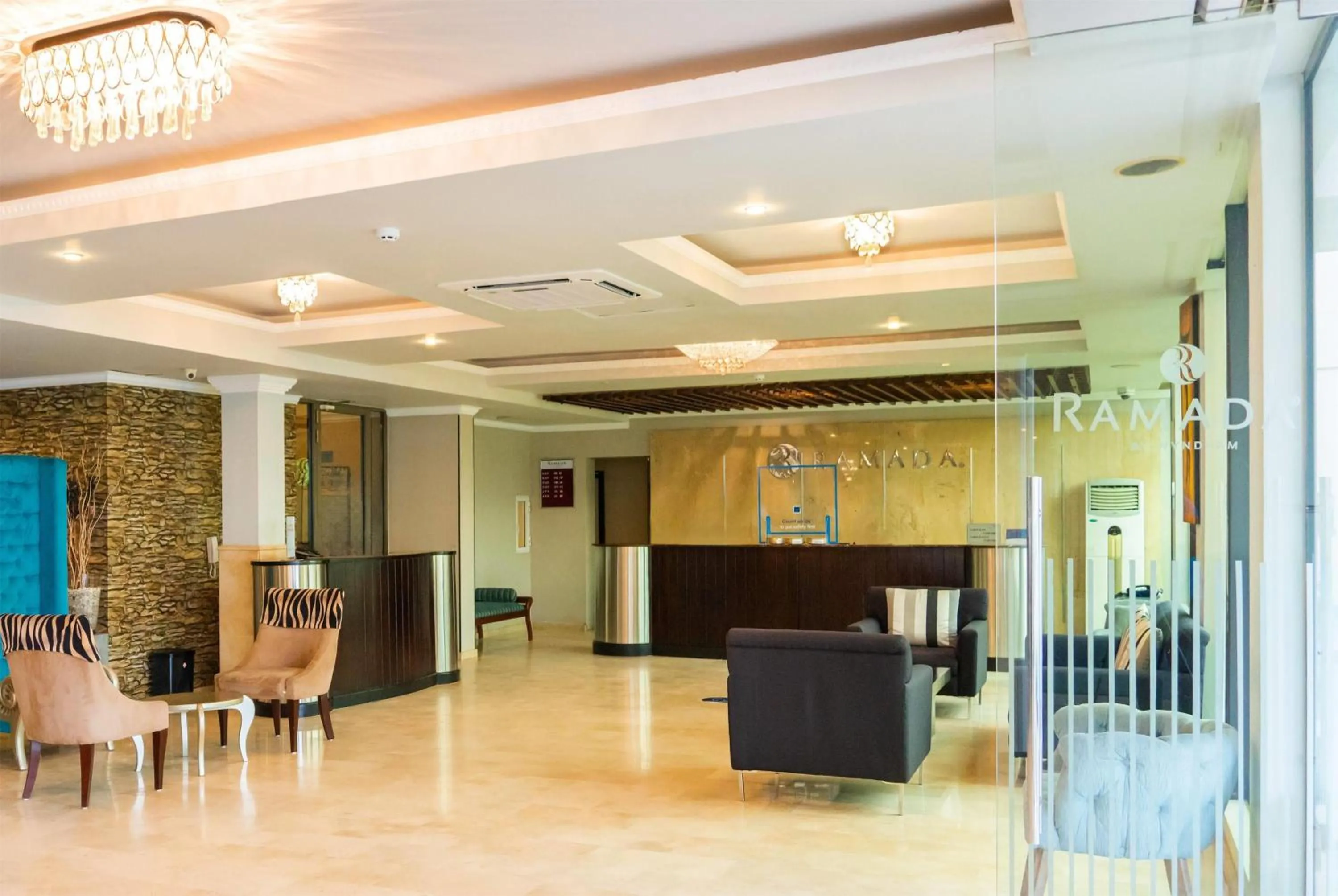 Lobby or reception in Ramada Katunayake