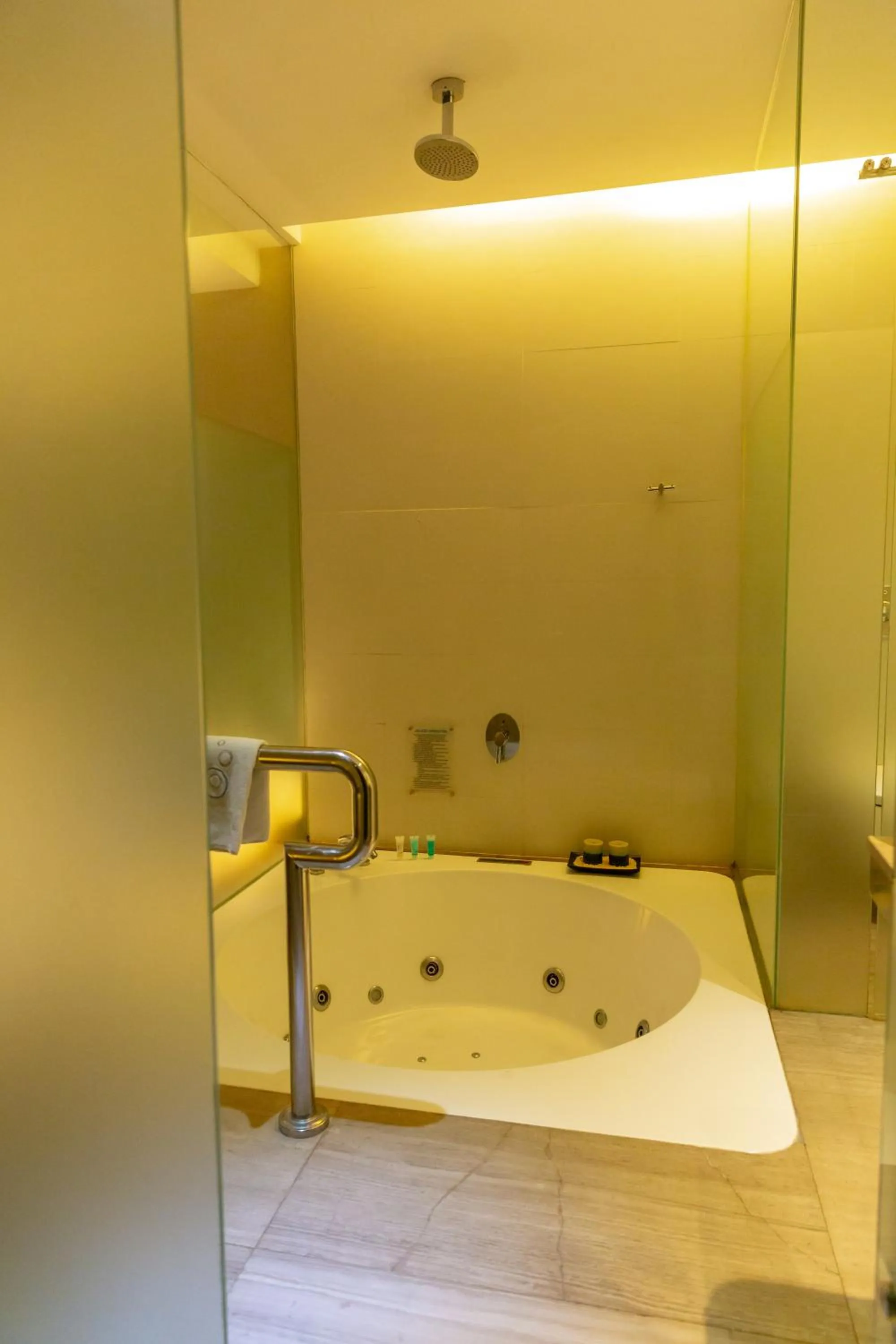 Bathroom in Hotel H2O