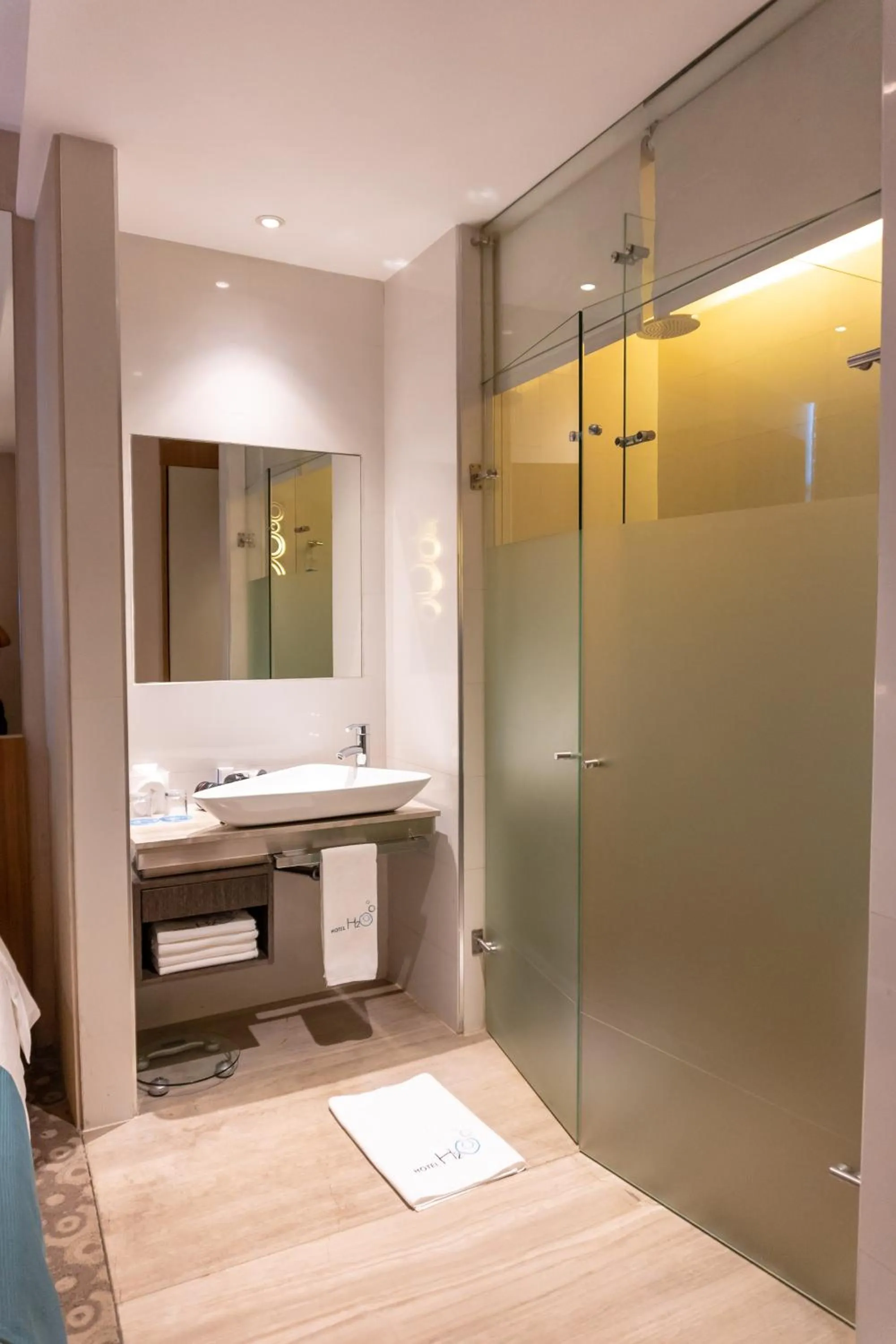 Bathroom in Hotel H2O