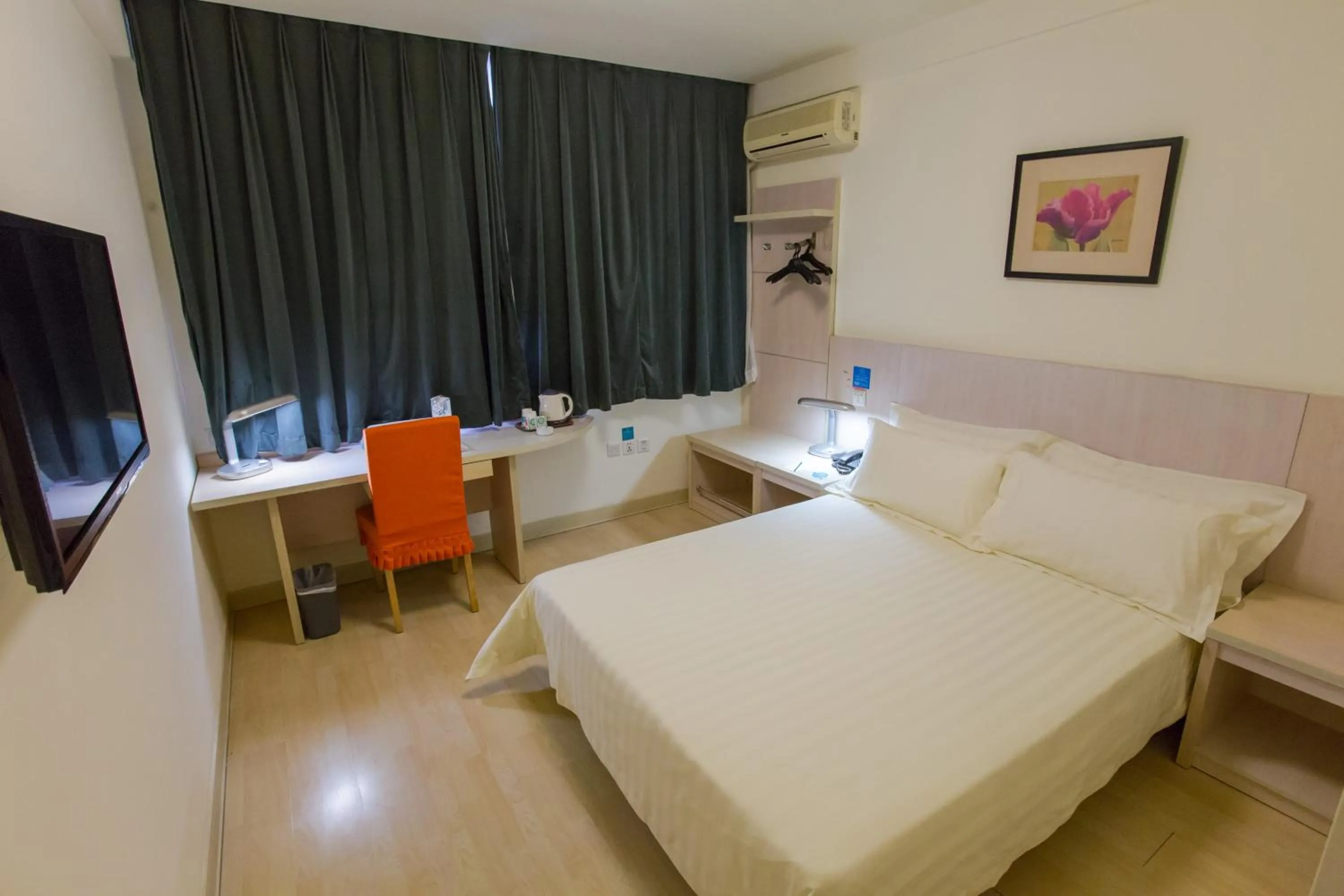 Photo of the whole room, Bed in Jinjiang Inn - Beijing Changchun Street