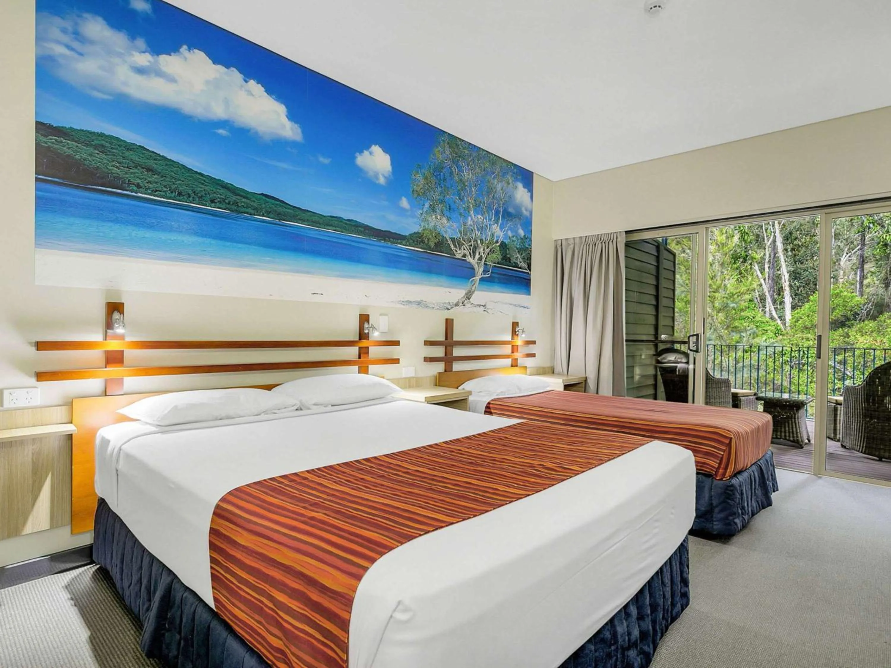 Bedroom, Bed in Kingfisher Bay Resort