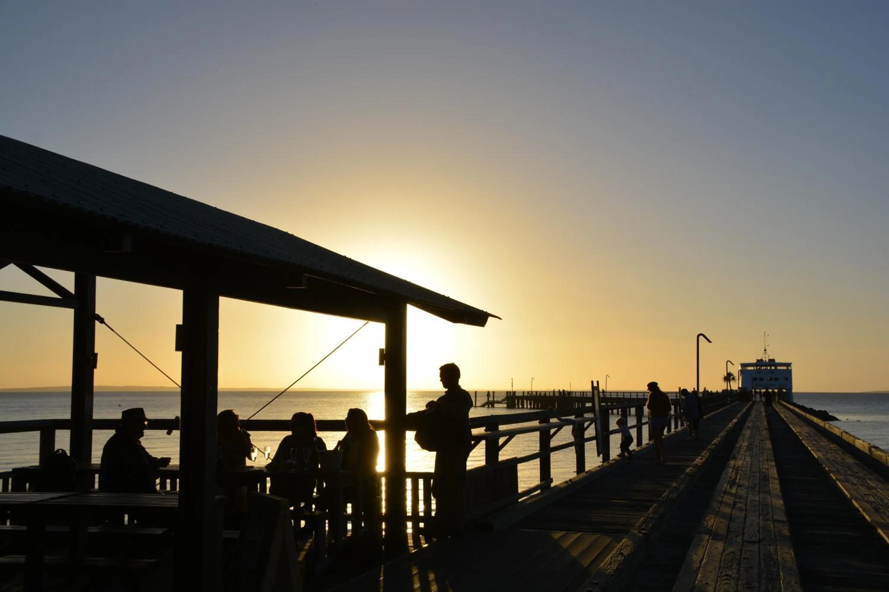 People in Kingfisher Bay Resort