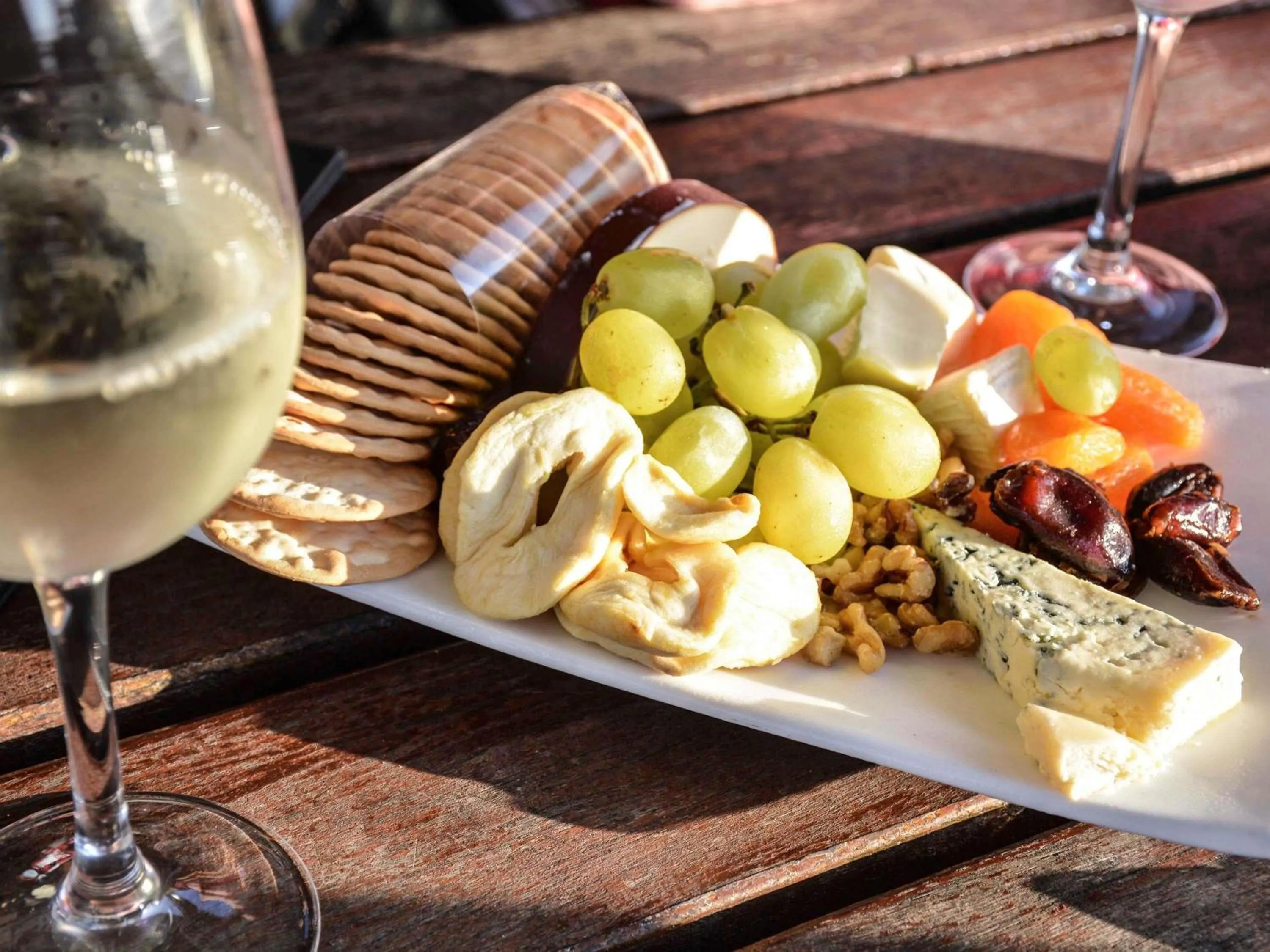 Lounge or bar in Kingfisher Bay Resort