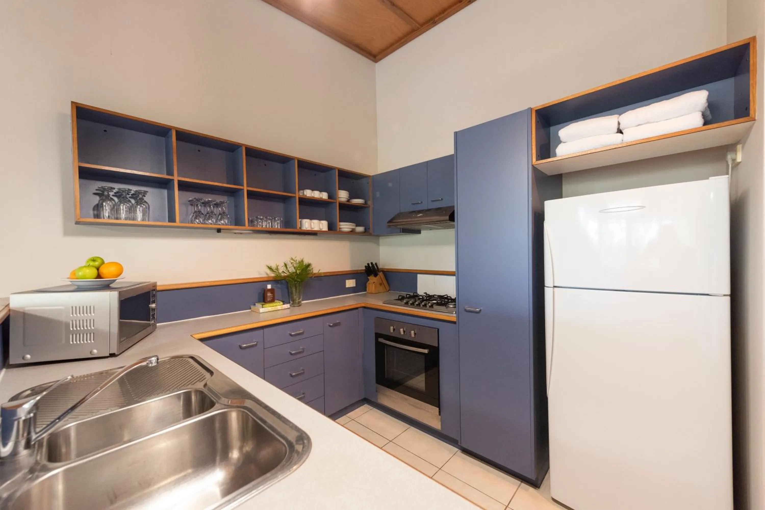 Kitchen or kitchenette in Kingfisher Bay Resort