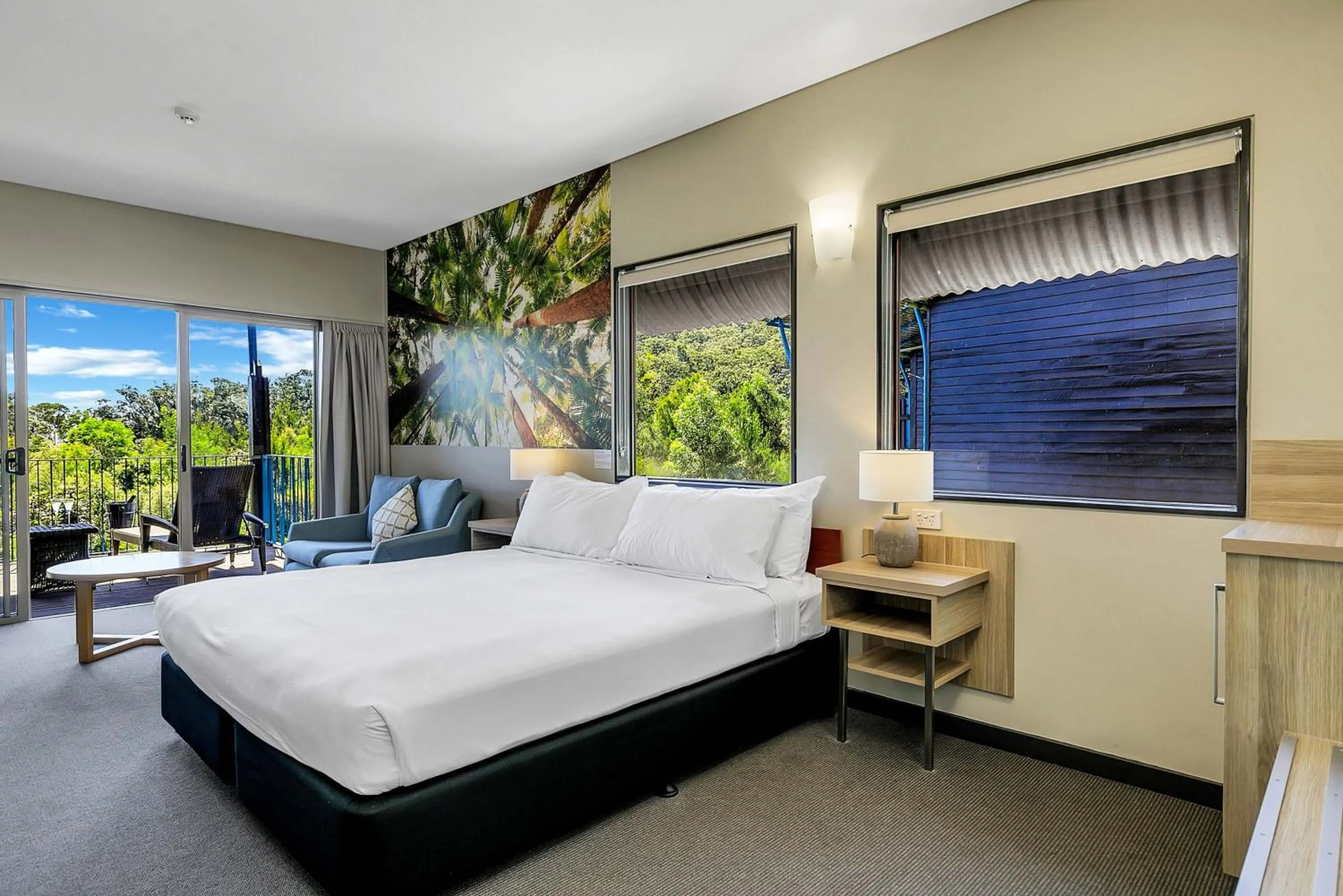 Photo of the whole room, Bed in Kingfisher Bay Resort