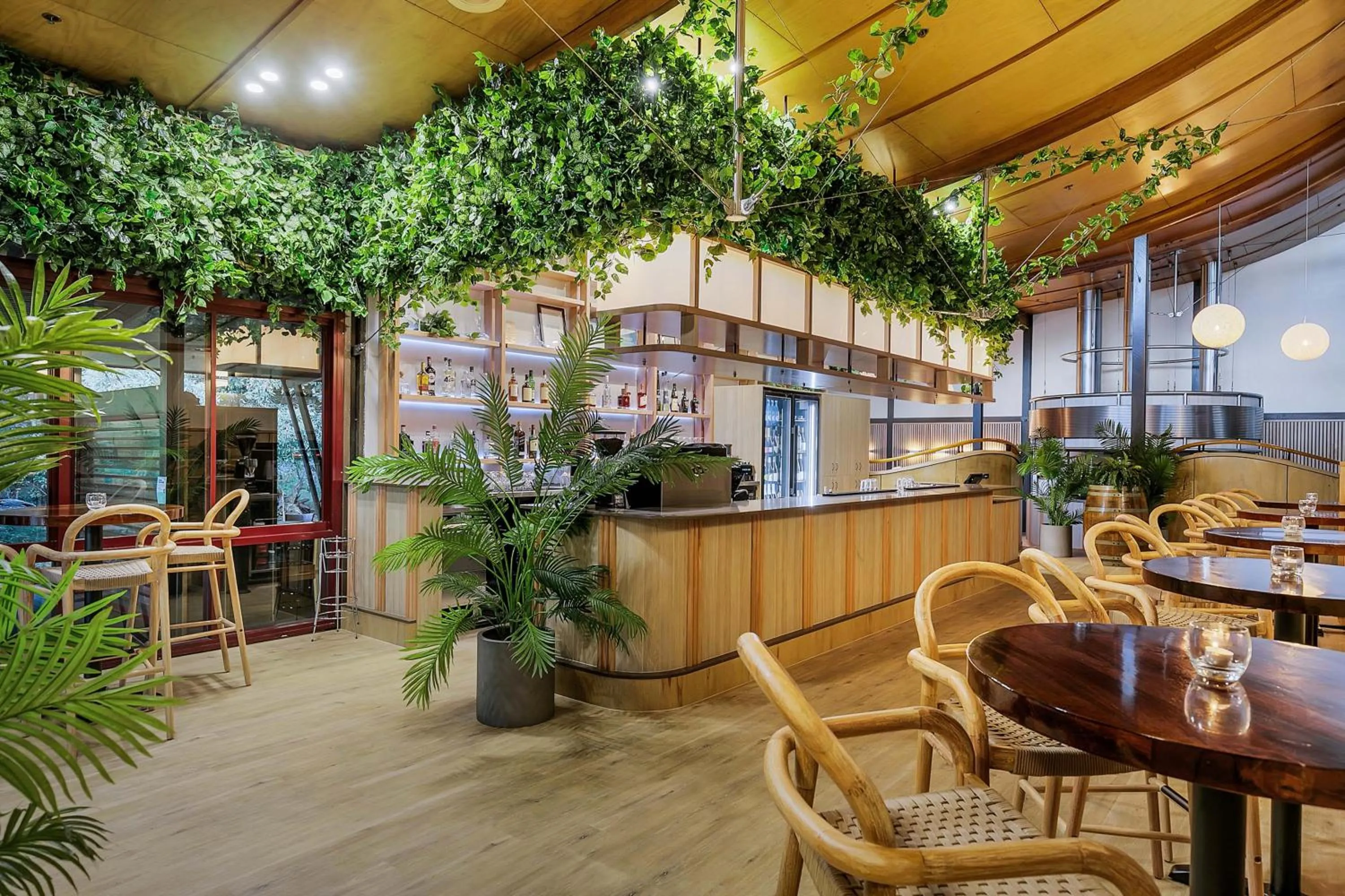 Lounge or bar in Kingfisher Bay Resort