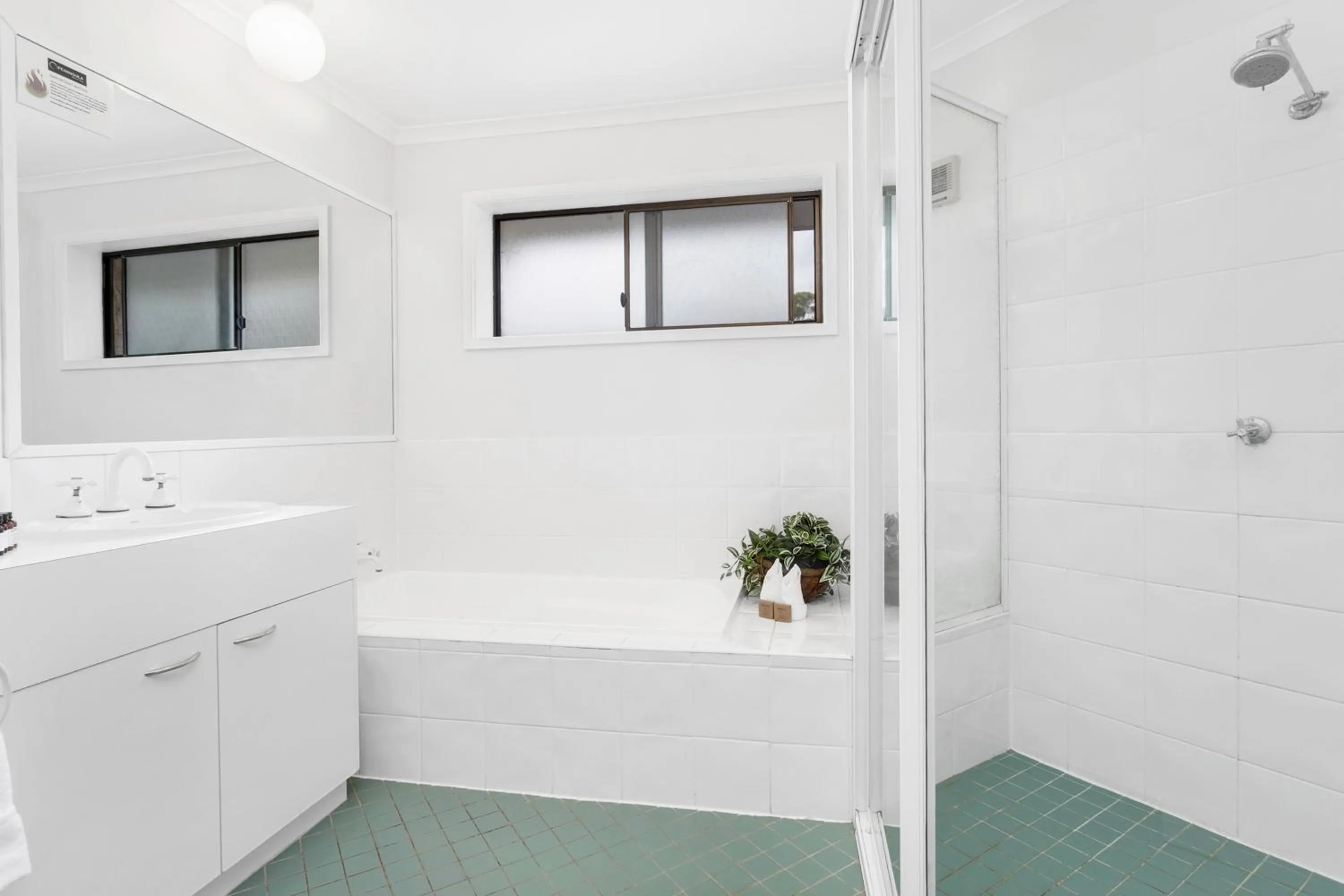 Shower in Peninsula Nelson Bay Motel and Serviced Apartments