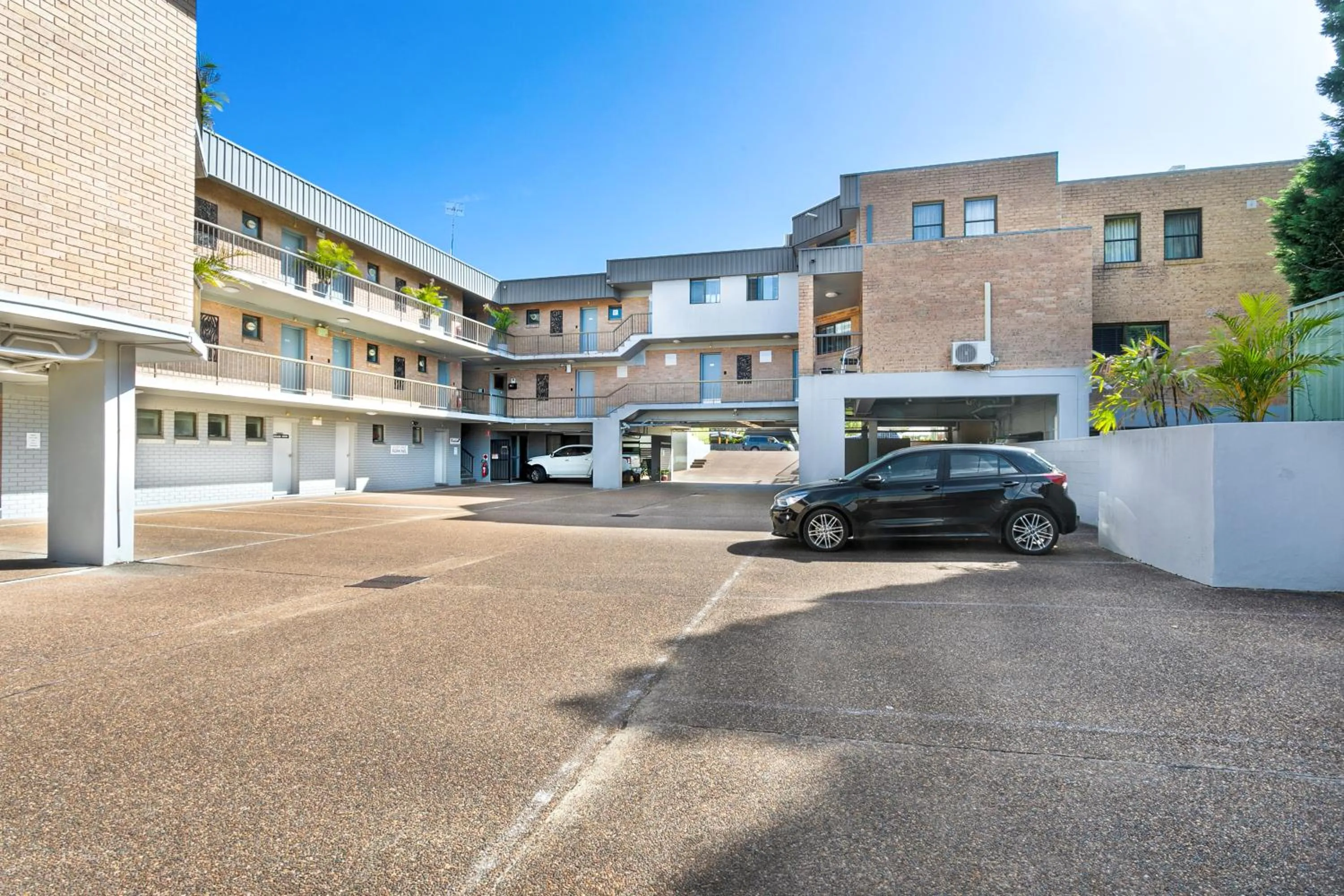 Parking in Peninsula Nelson Bay Motel and Serviced Apartments