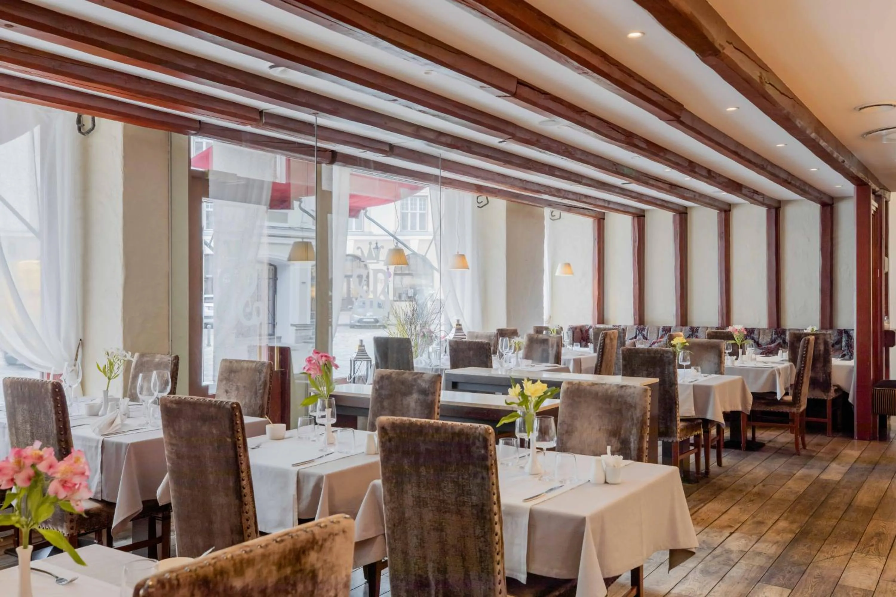 Restaurant/places to eat in Rixwell Collection Savoy Boutique Hotel