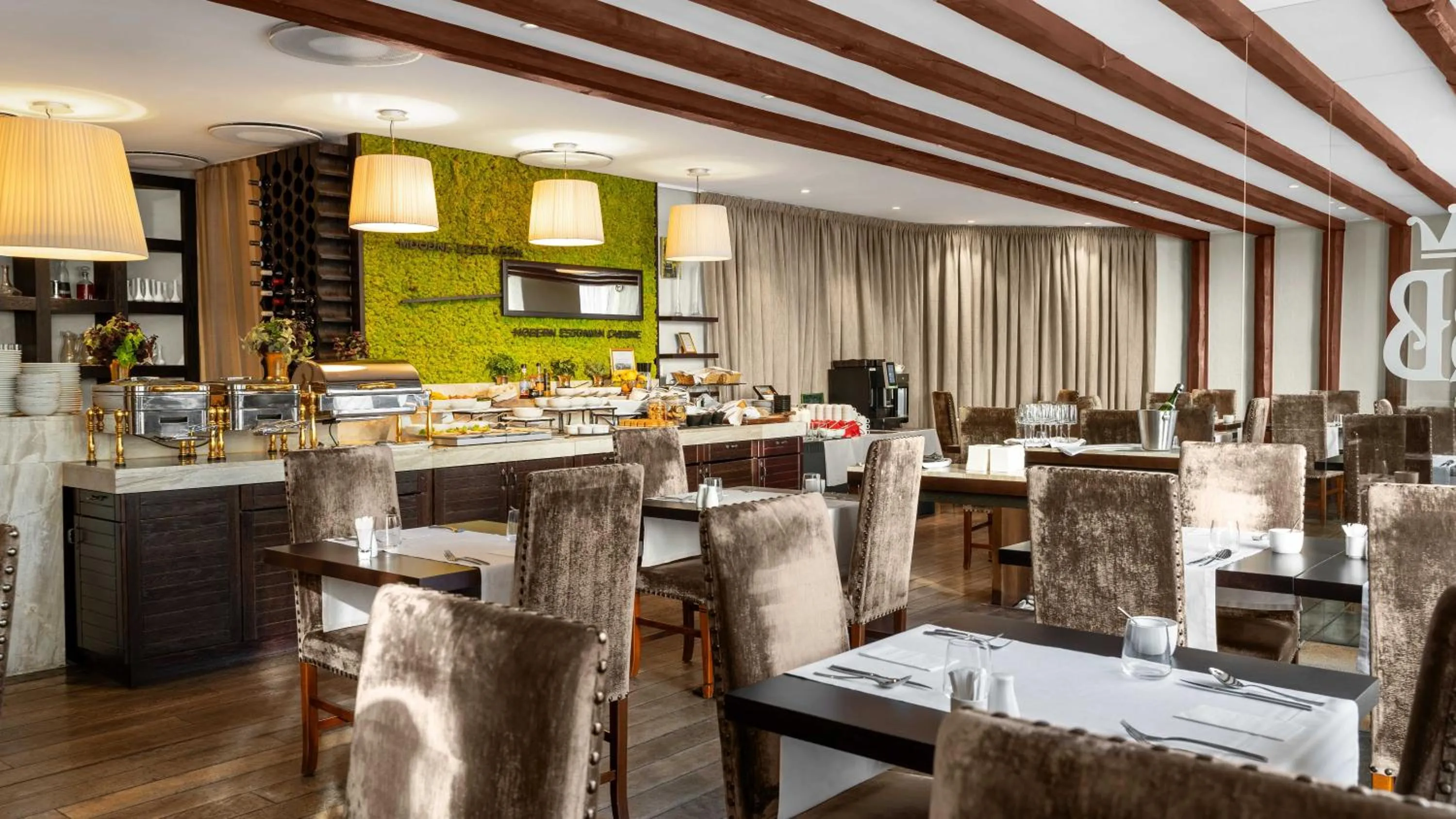 Restaurant/places to eat in Rixwell Collection Savoy Boutique Hotel