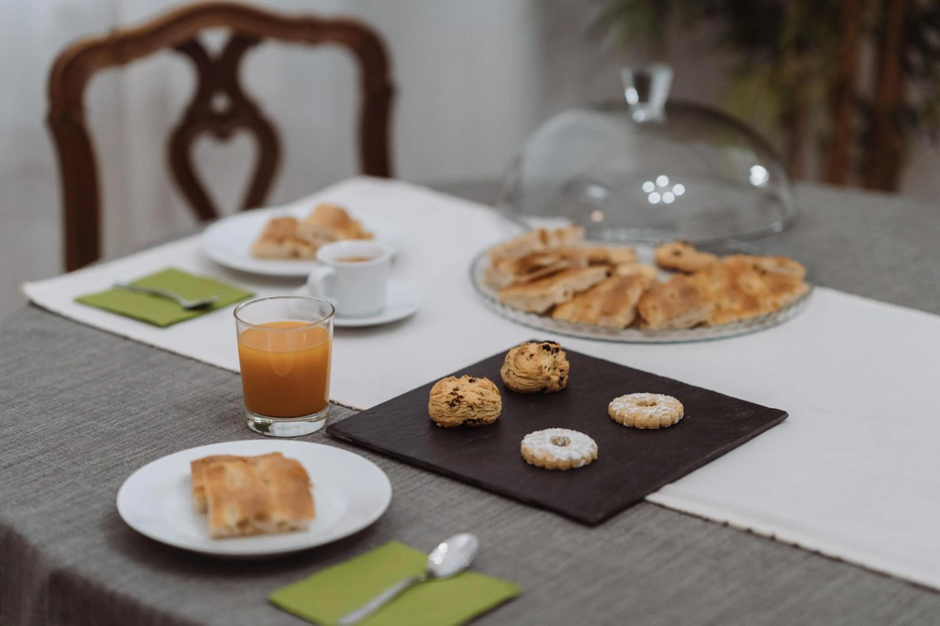 Communal lounge/ TV room in Rooms Genova dei Rolli