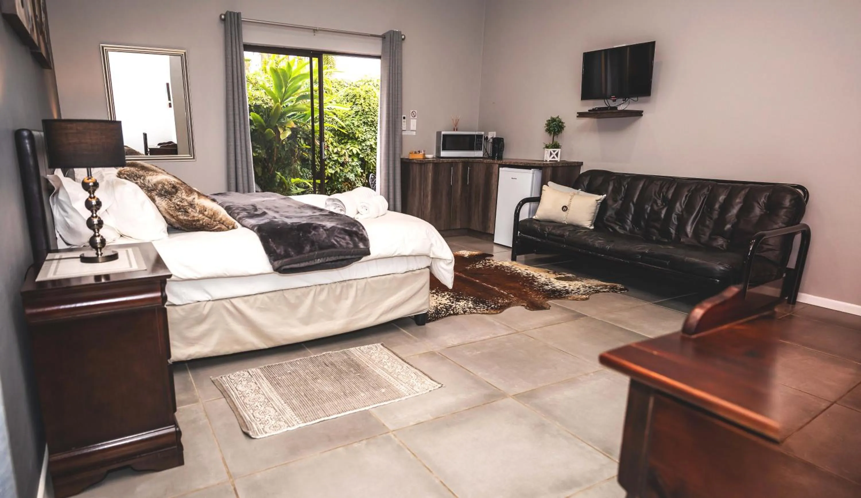 Photo of the whole room, Bed in Be My Guest