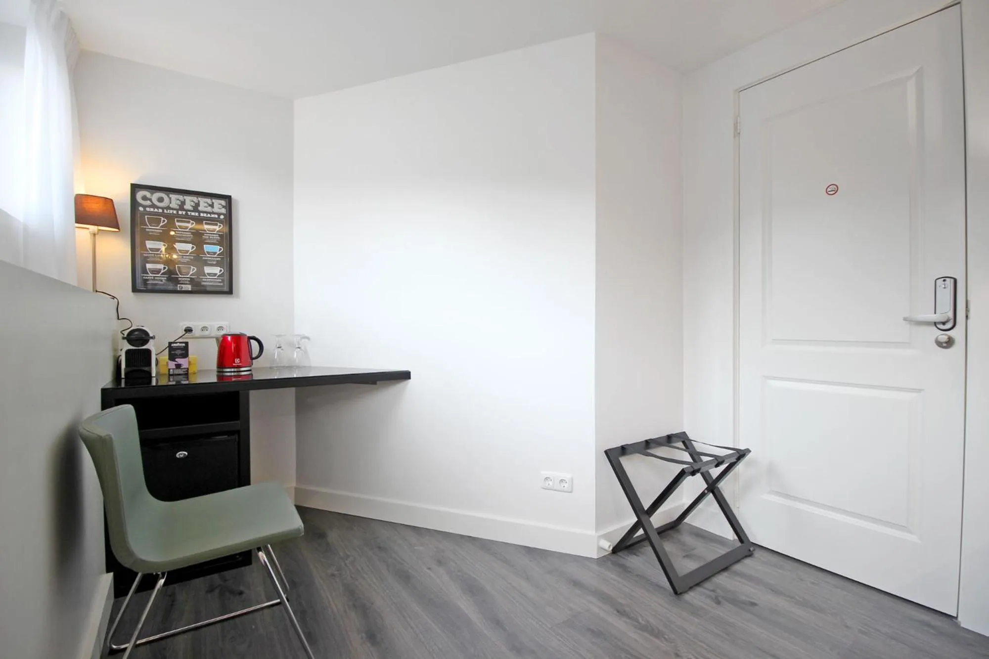 Coffee/tea facilities in Romantic suite in Jordaan near CS