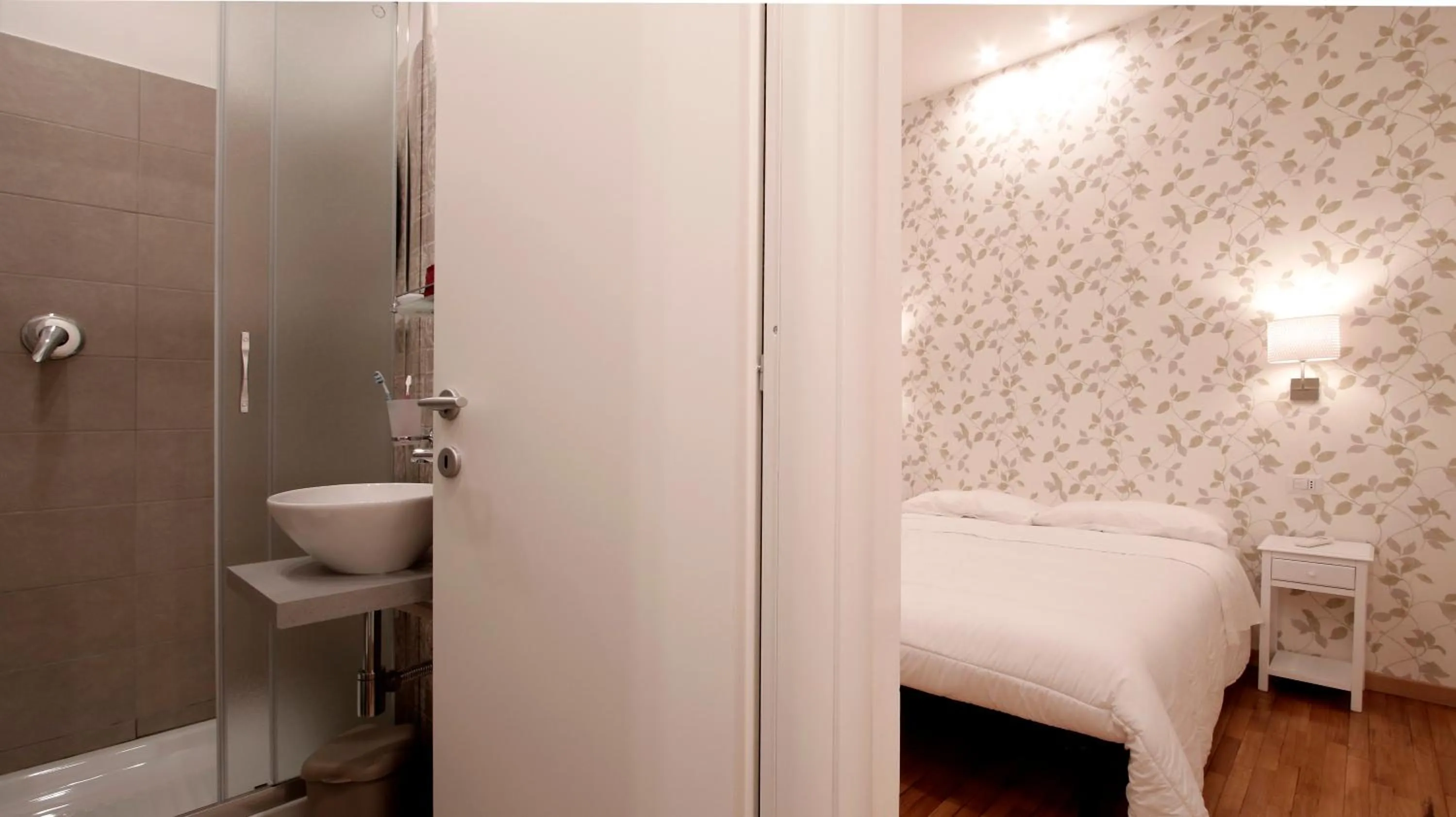 Photo of the whole room in Domus Iuliae