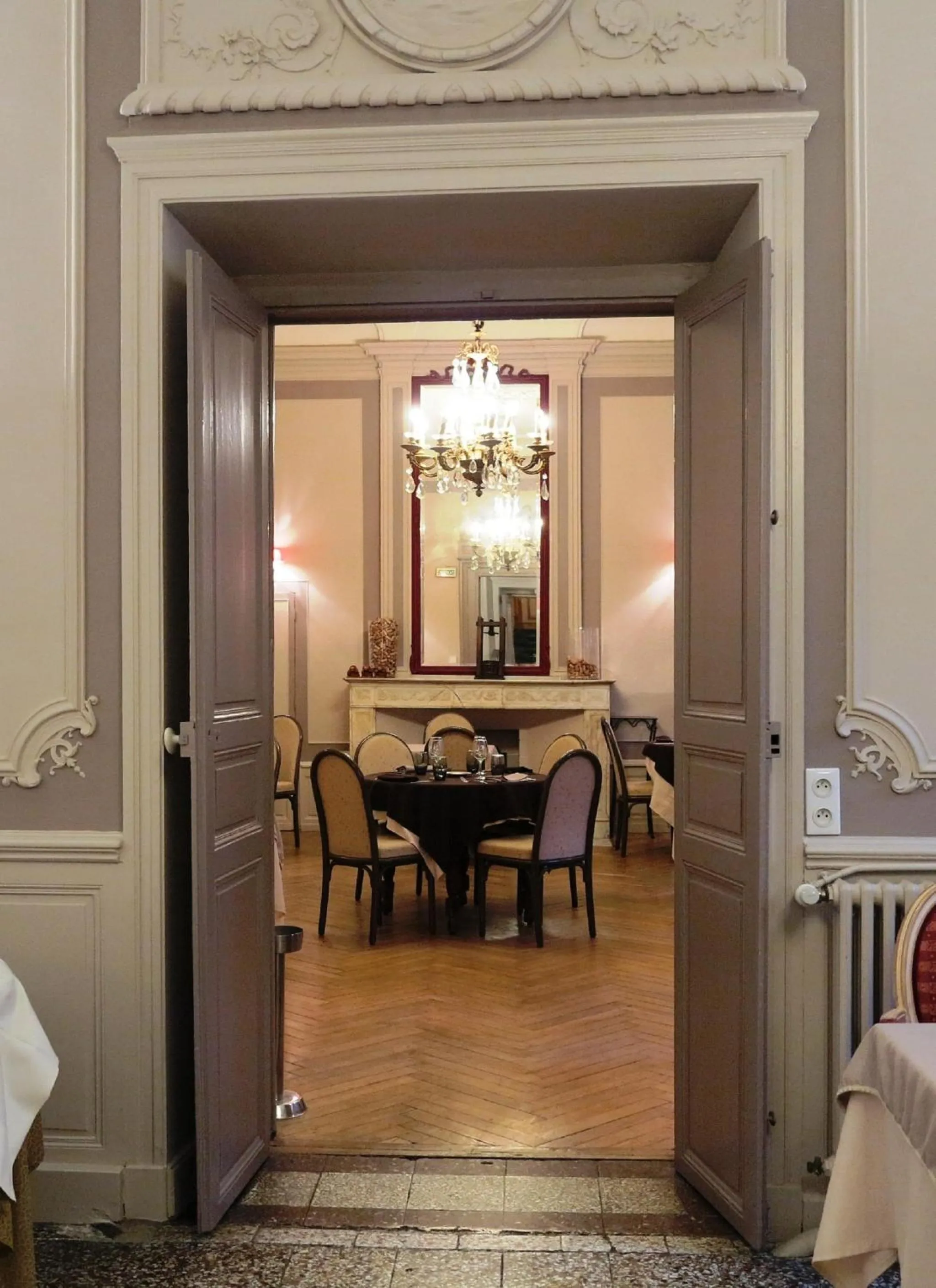 Restaurant/places to eat in Hotel Moderne Et Pigeon