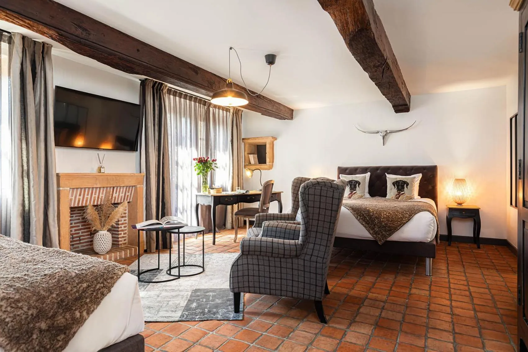 Photo of the whole room, Bed in Contact Hôtels Le Savigny & Spa