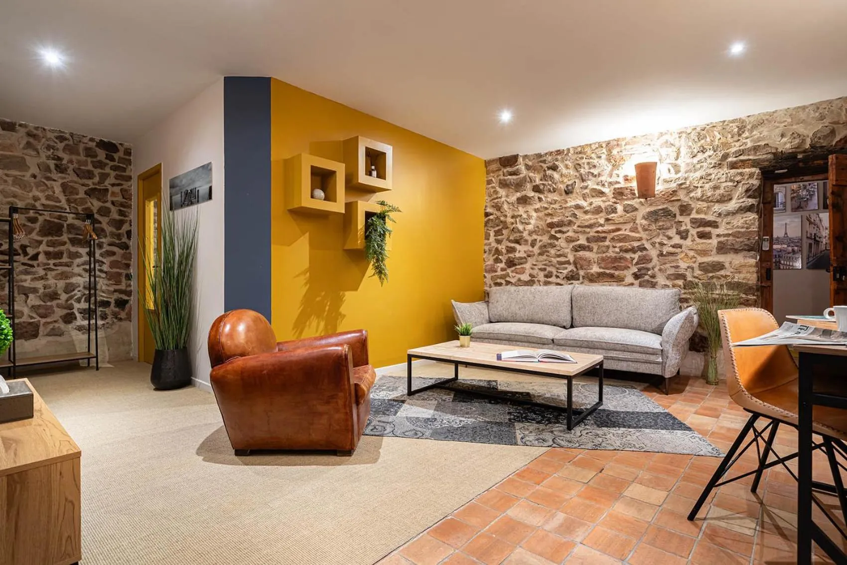 Seating area in Contact Hôtels Le Savigny & Spa