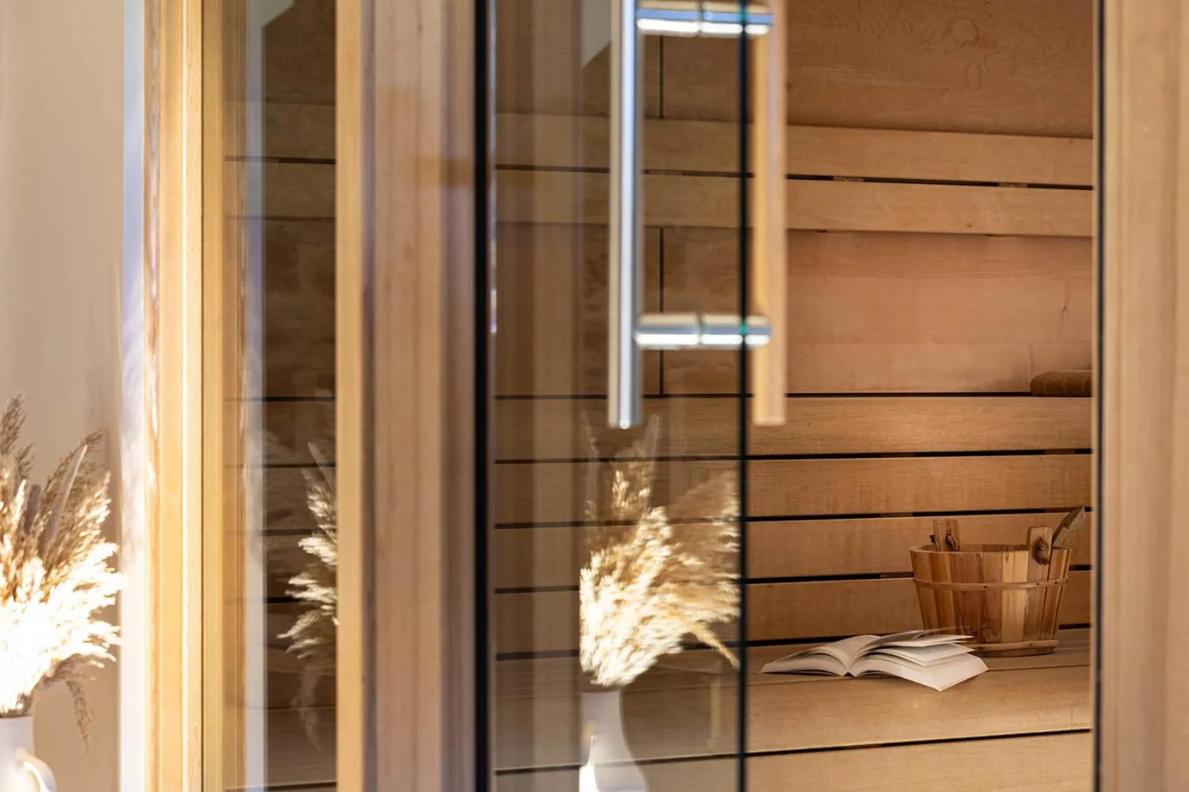 Spa and wellness centre/facilities in Contact Hôtels Le Savigny & Spa