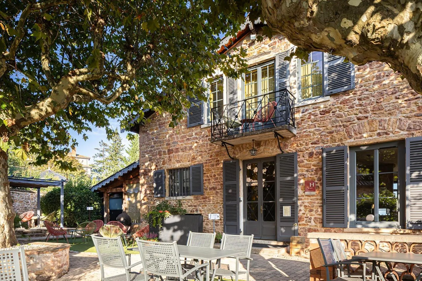 Property building in Contact Hôtels Le Savigny & Spa