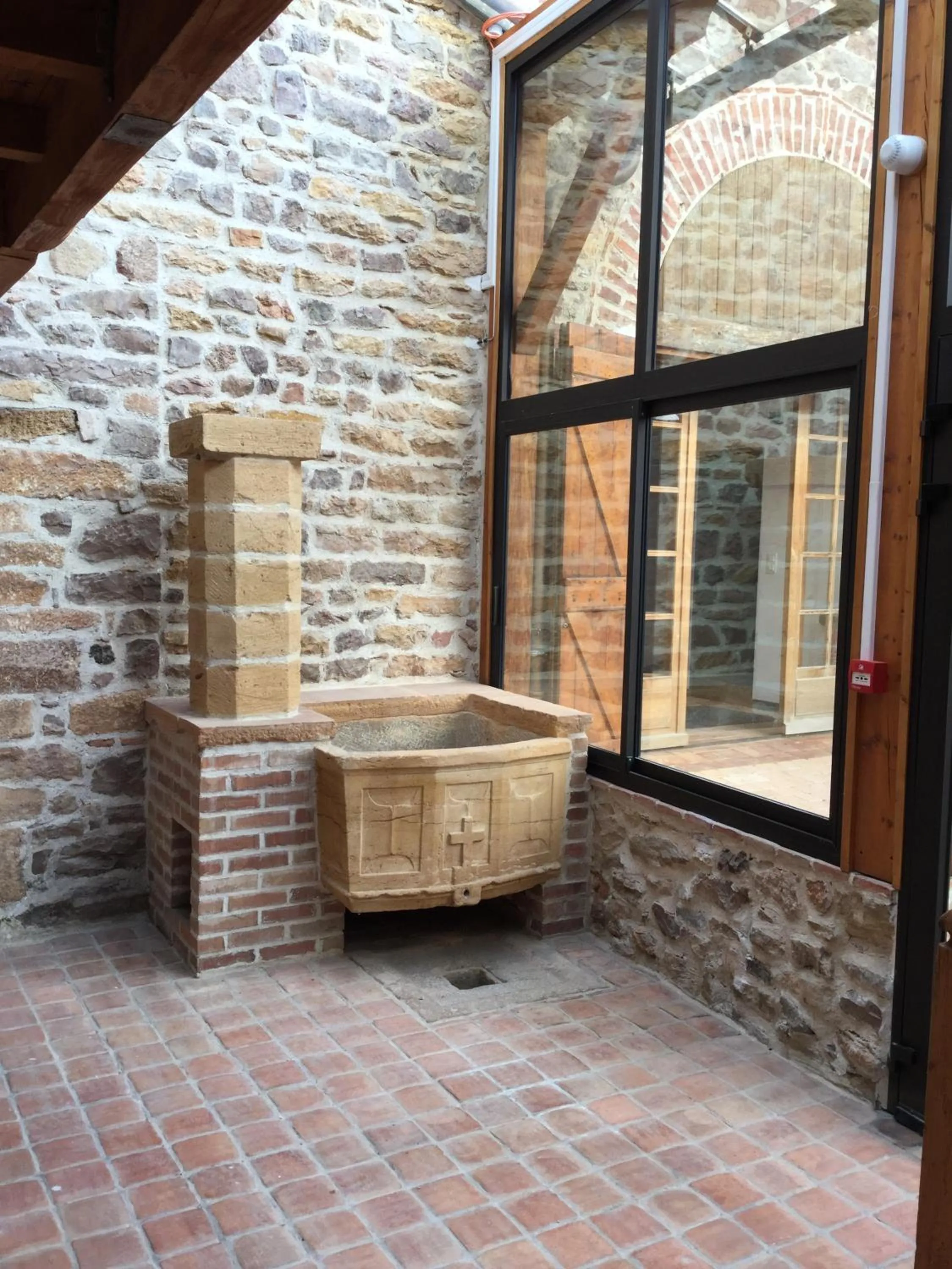 Area and facilities in Contact Hôtels Le Savigny & Spa