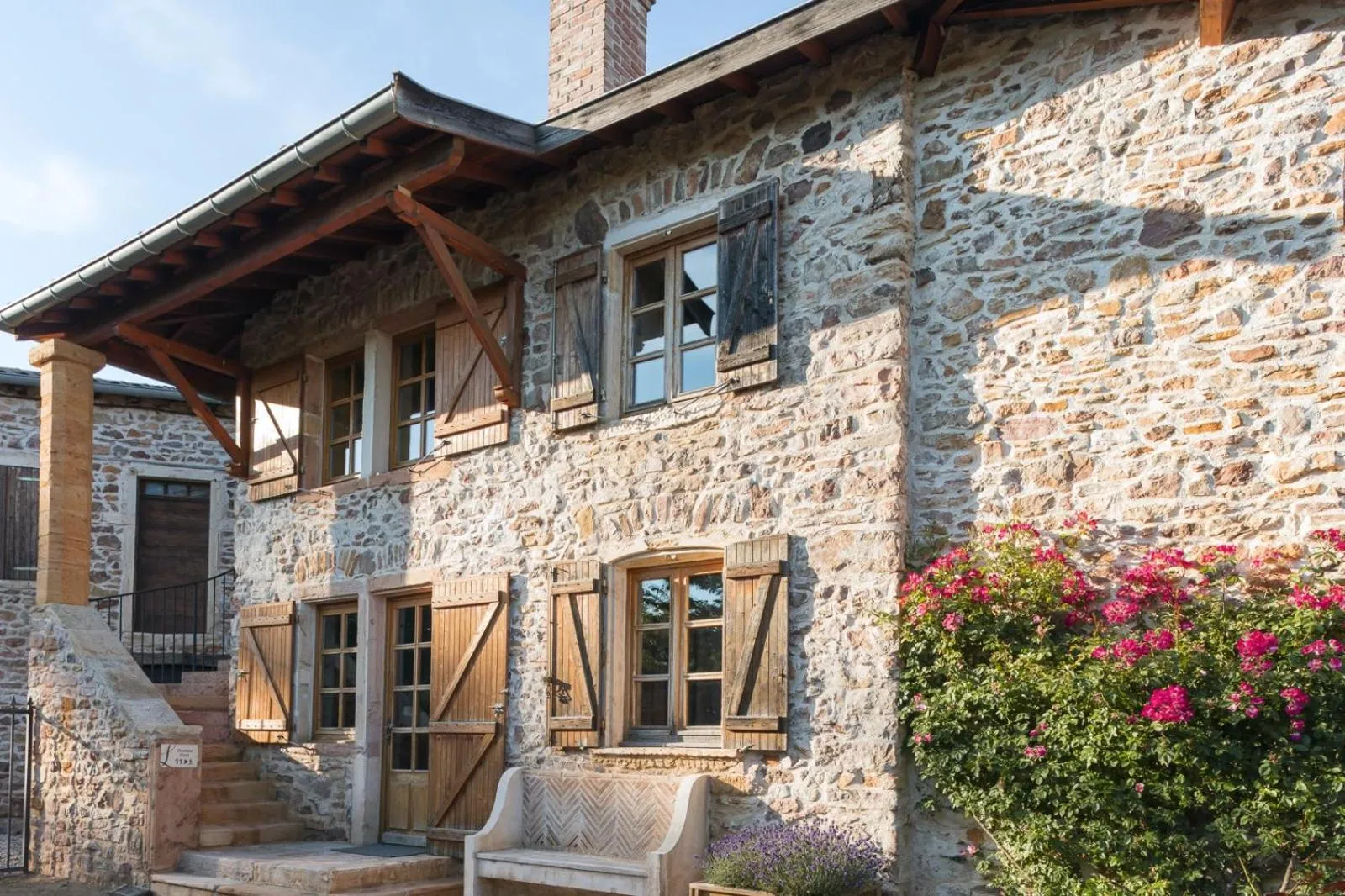 Property building in Contact Hôtels Le Savigny & Spa