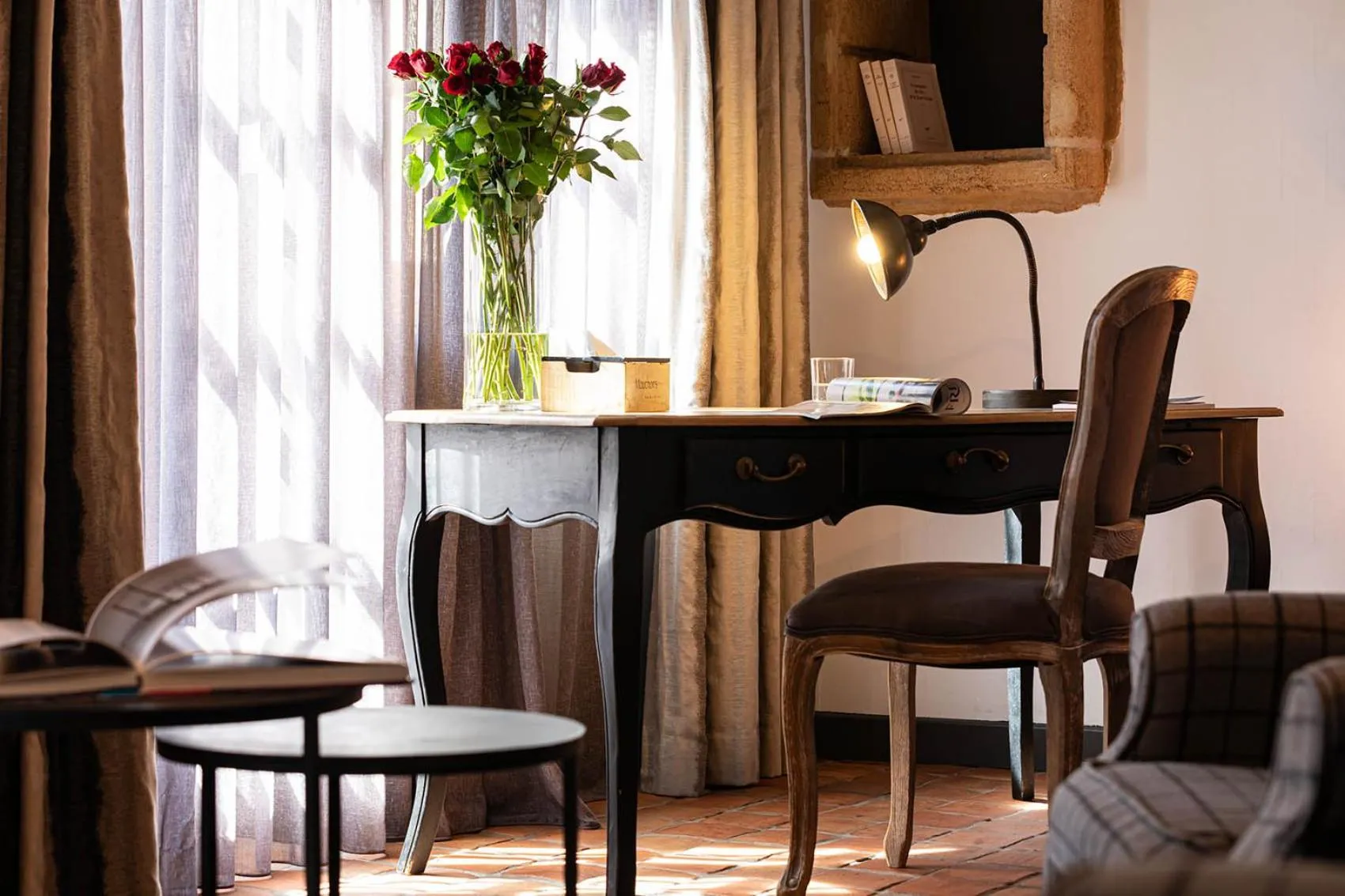 Living room in Contact Hôtels Le Savigny & Spa