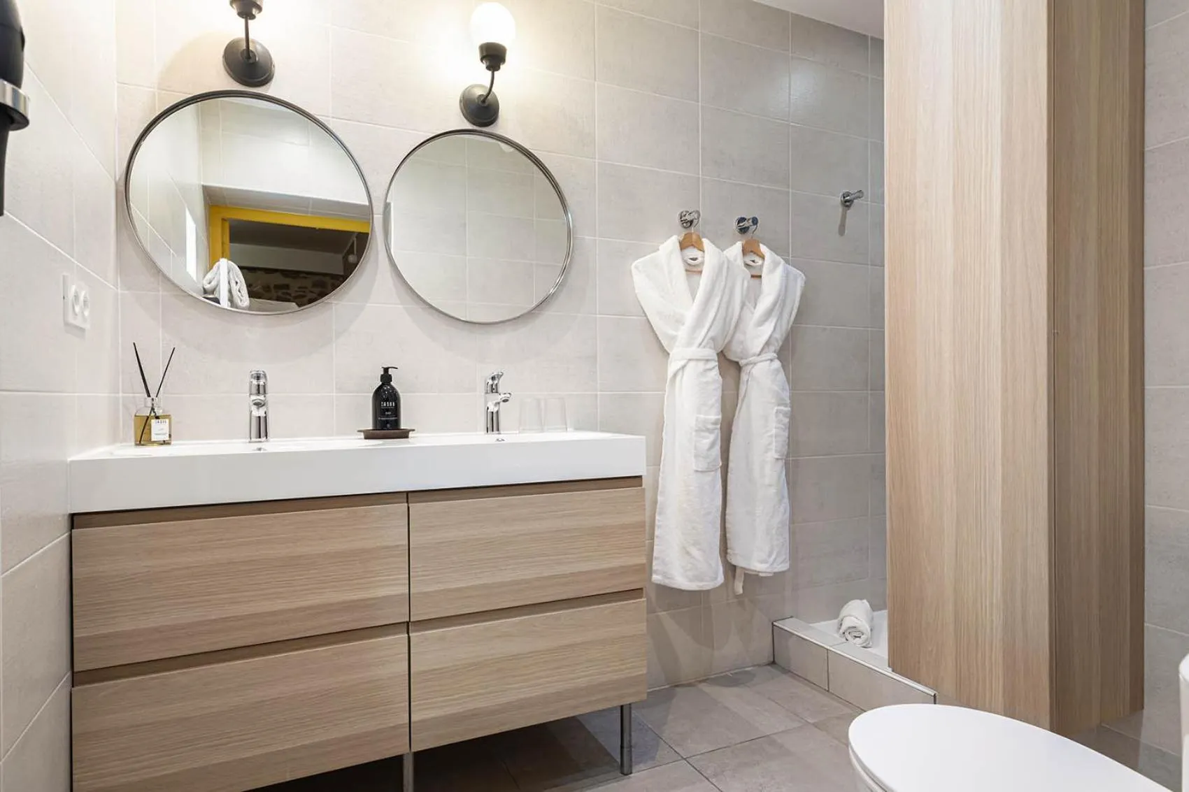 Shower in Contact Hôtels Le Savigny & Spa