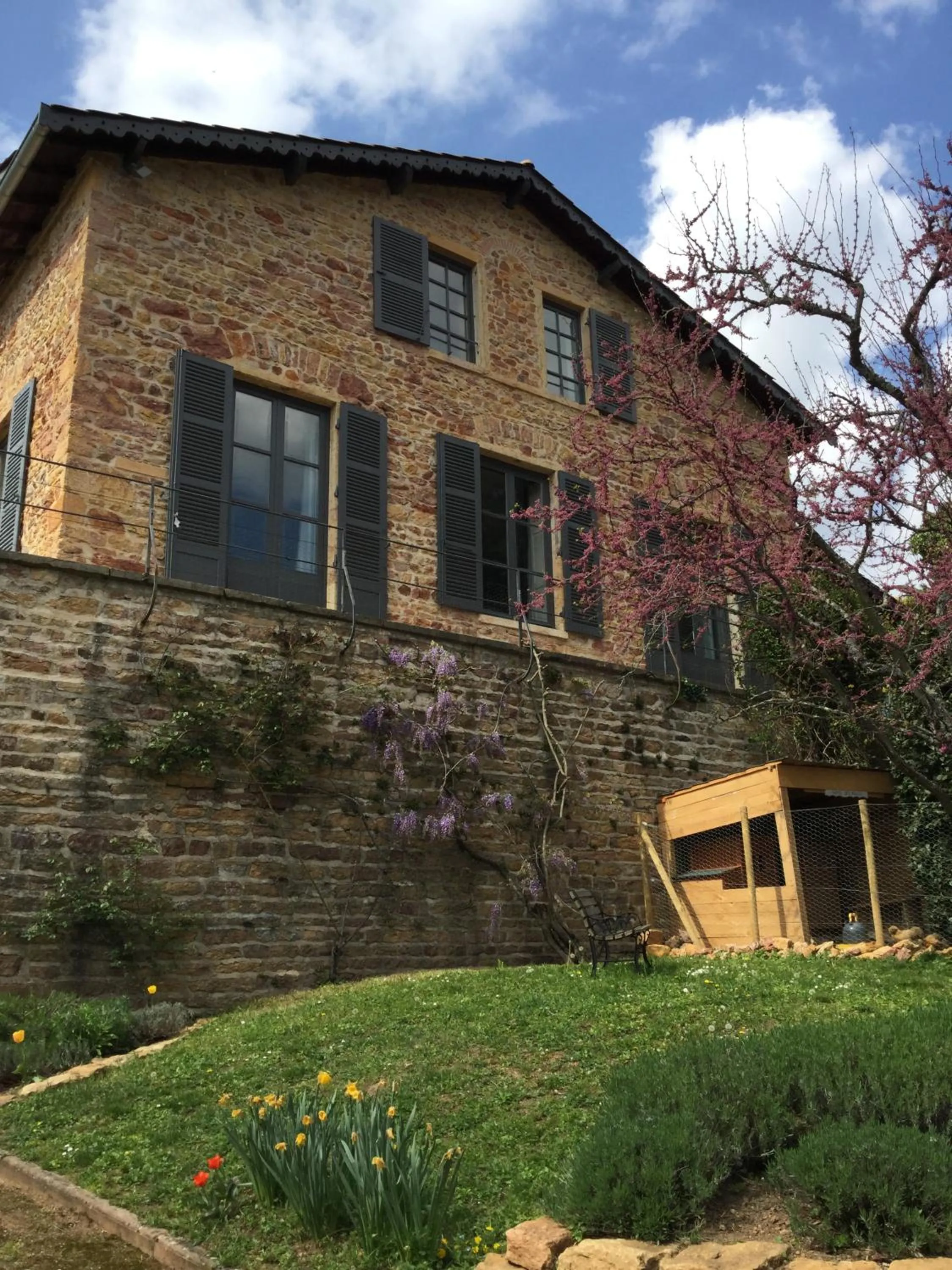 Property building in Contact Hôtels Le Savigny & Spa