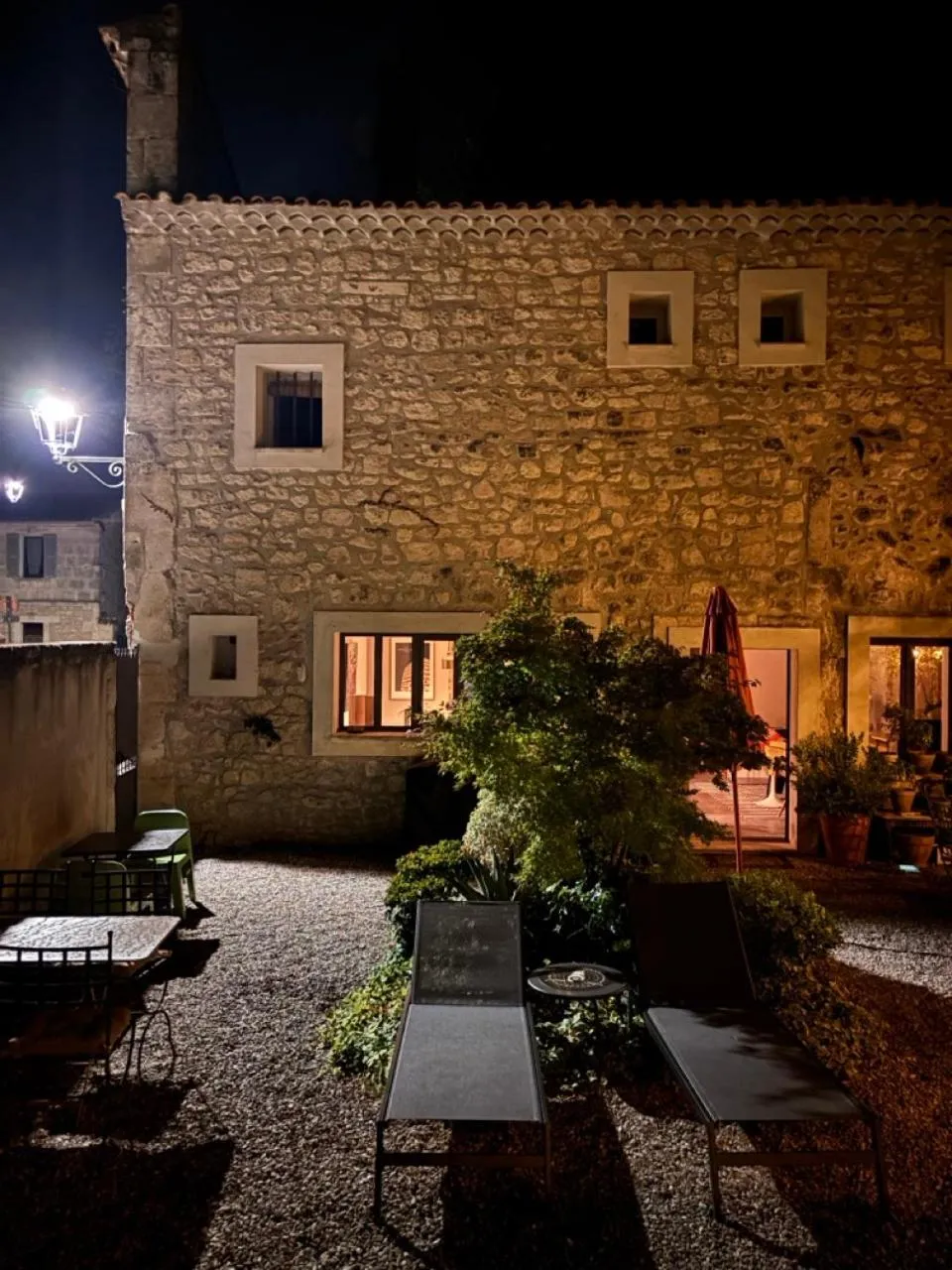 Property building in Merci Papa Merci Maman