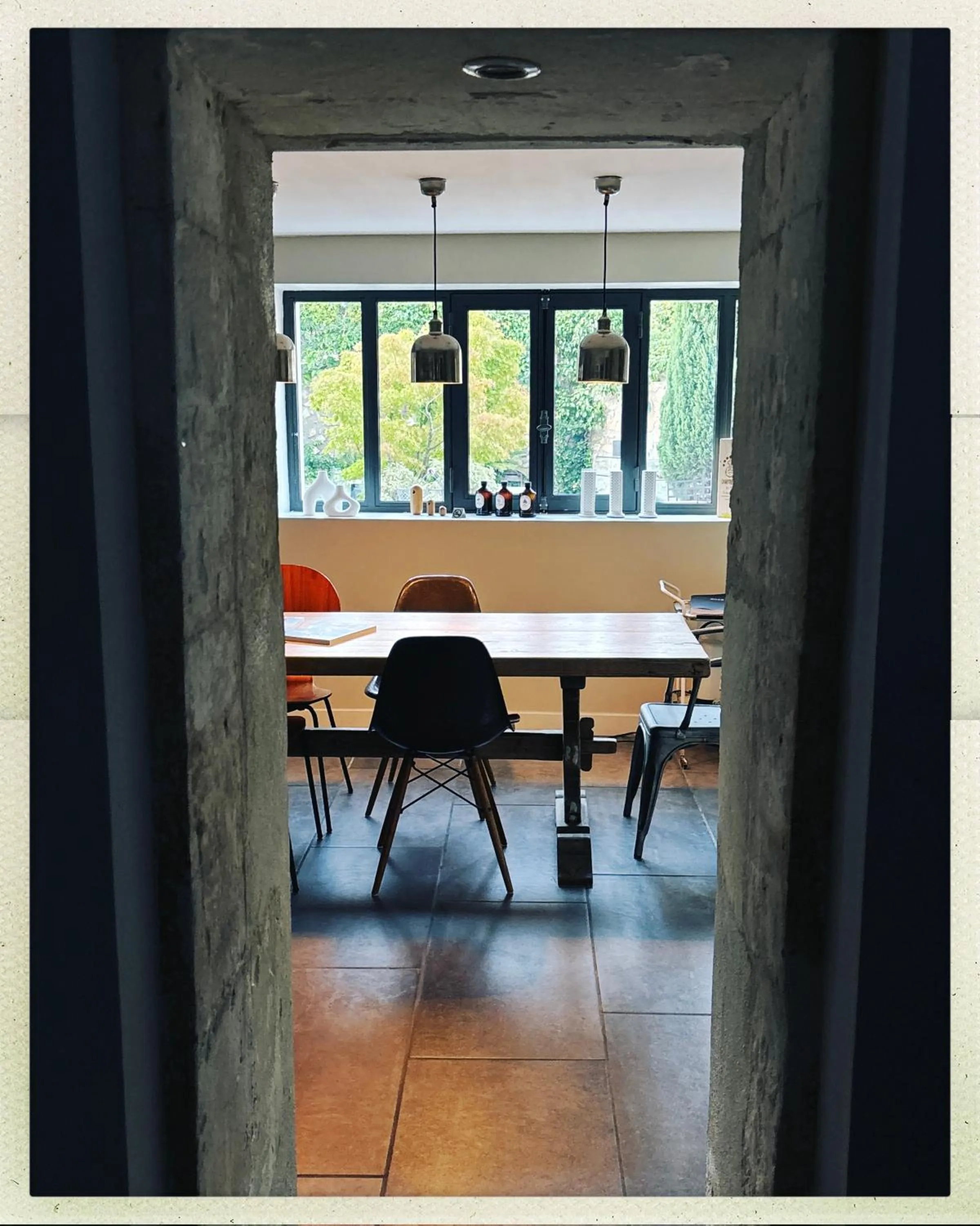 Property building in Merci Papa Merci Maman