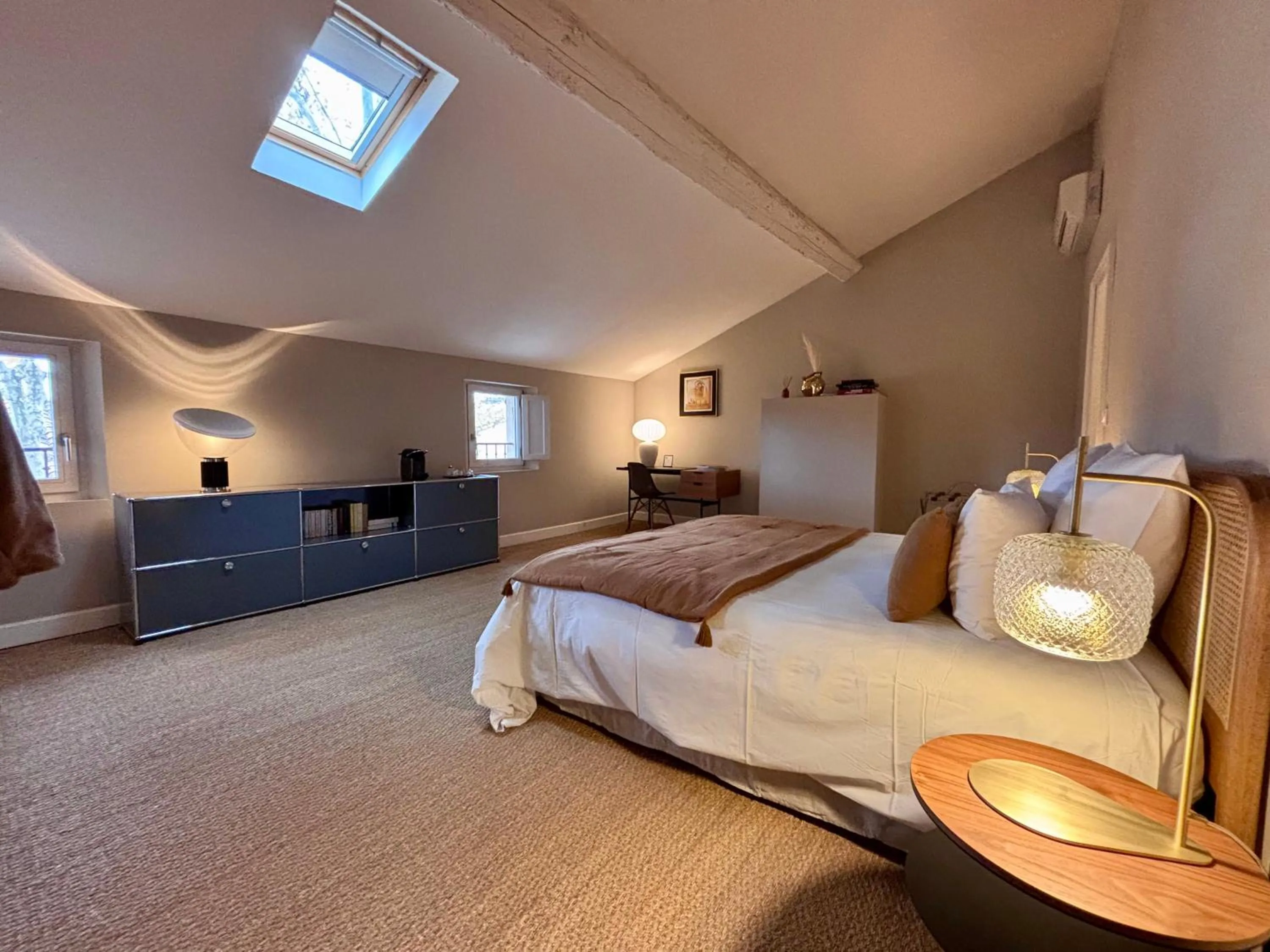 Bedroom, Bed in Merci Papa Merci Maman