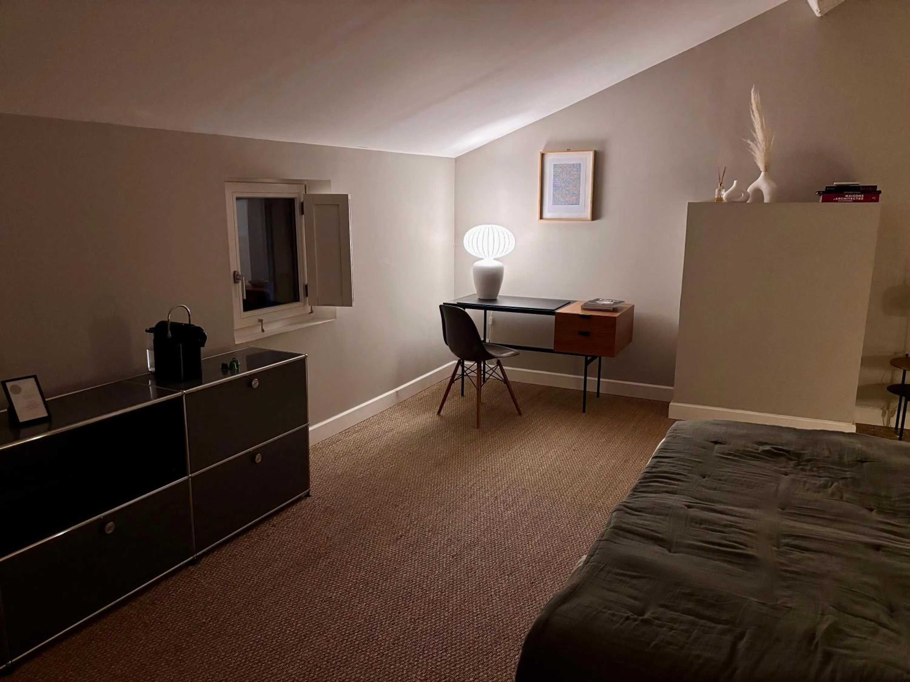 Bedroom, Bed in Merci Papa Merci Maman